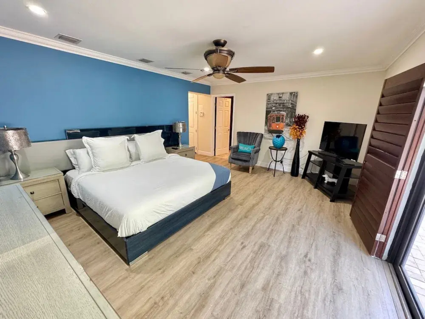 Vidal Manor 4BR Oasis w Pool Cabana- Wilton Dr
