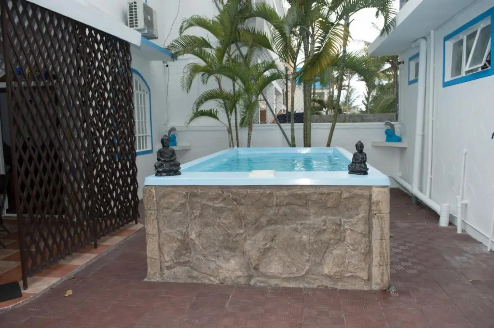 Villa Blue Marlin Iris