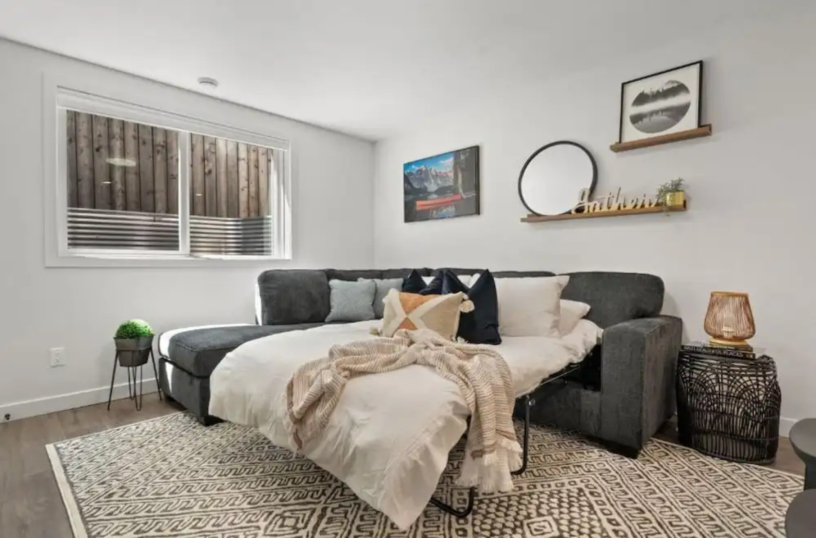 Livingston Way I Sleep 6 I Netflix I Kitchen I TV