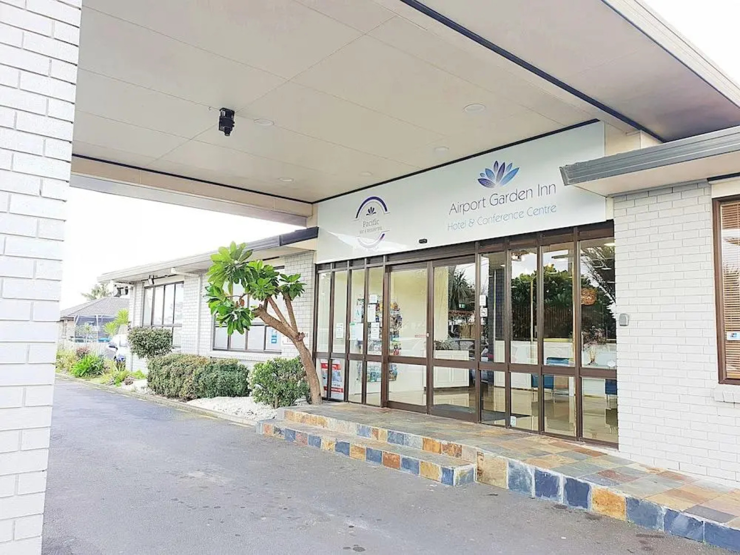 Отель Airport Garden Inn 