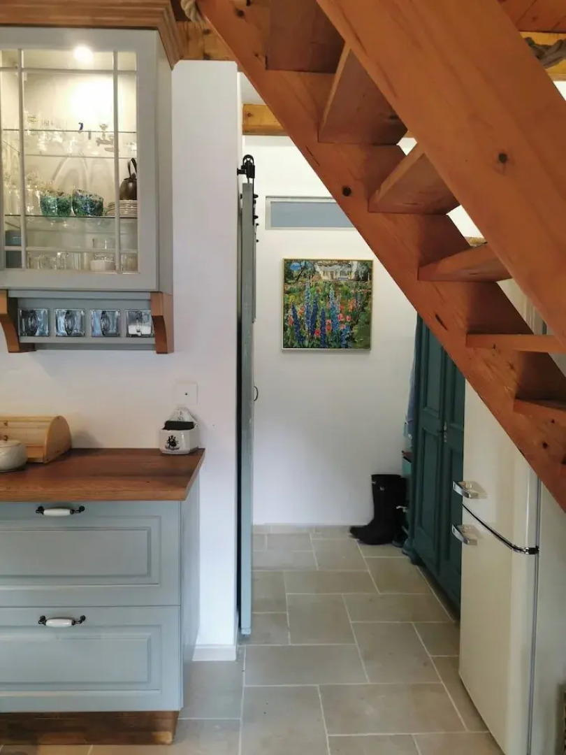 Sunny Wooden House on Creek, 30 Minutes Prague