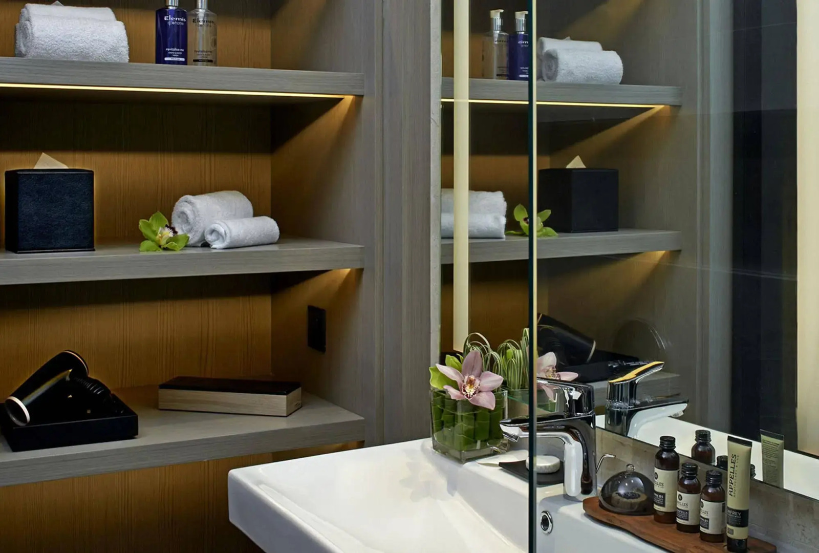 V E Hotel & Residence