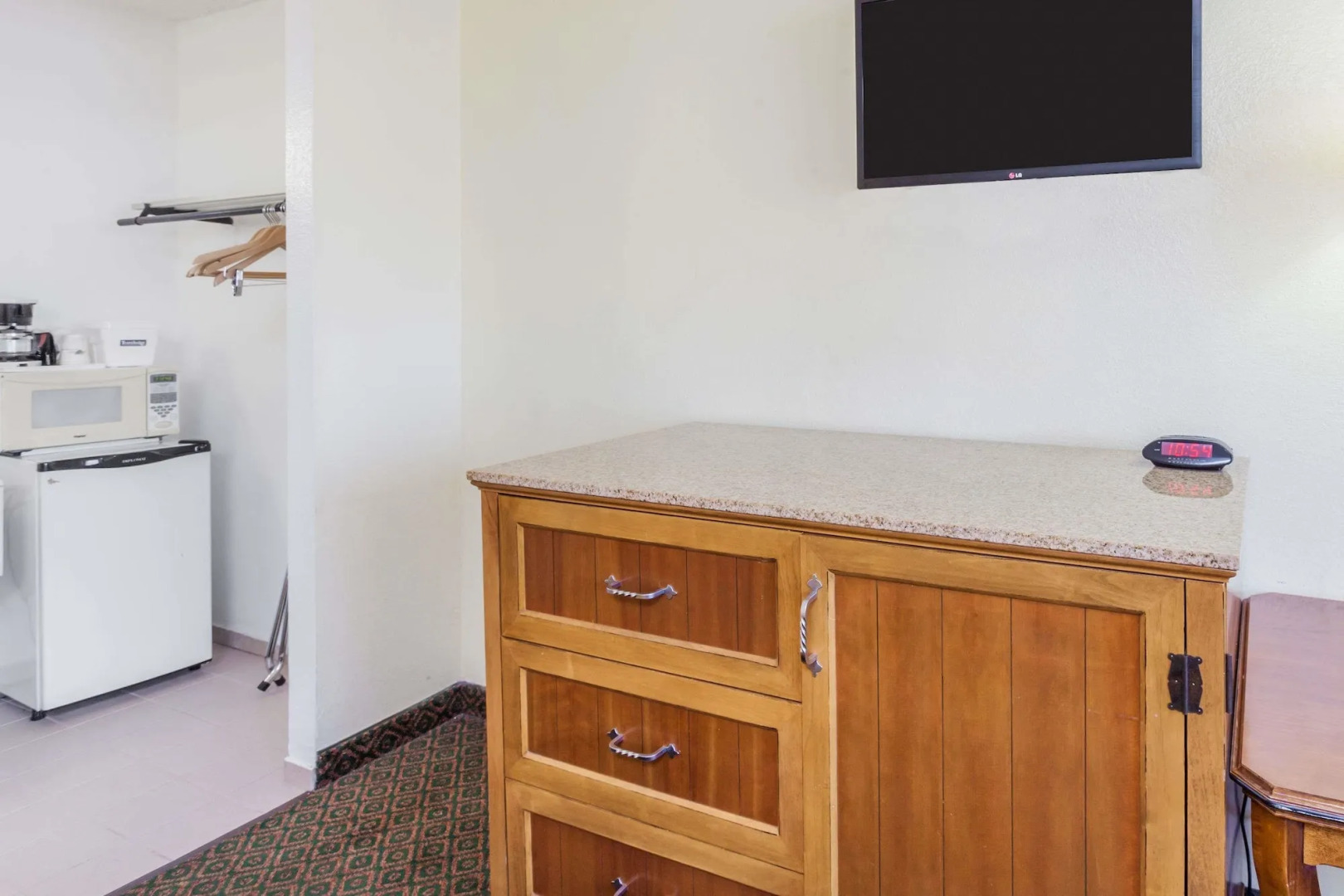 Travelodge by Wyndham Fullerton Near Anaheim