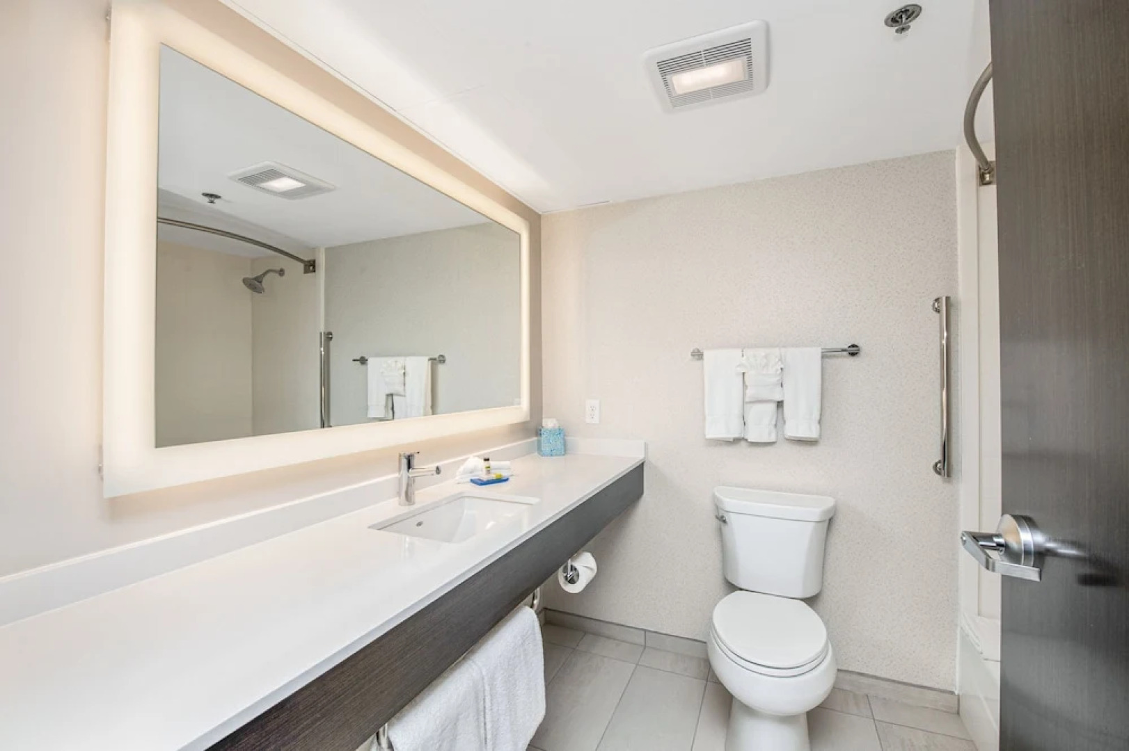 Holiday Inn Express & Suites Delafield