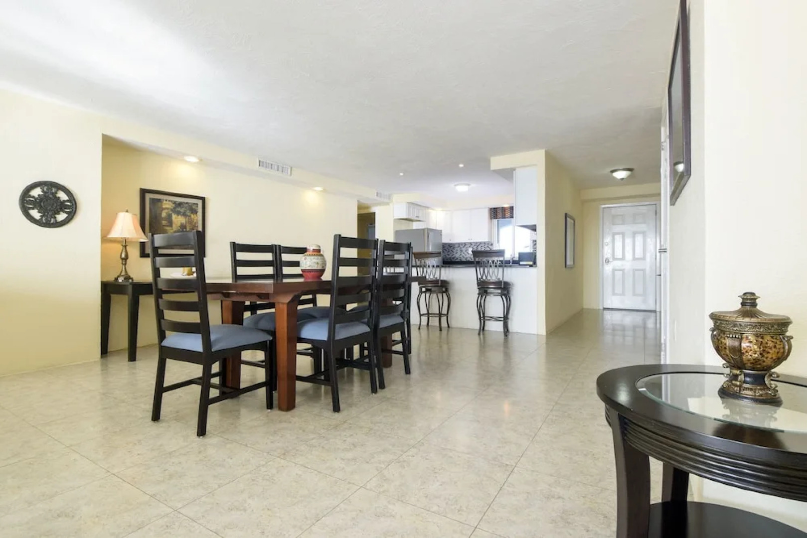 El Cantil Condominiums