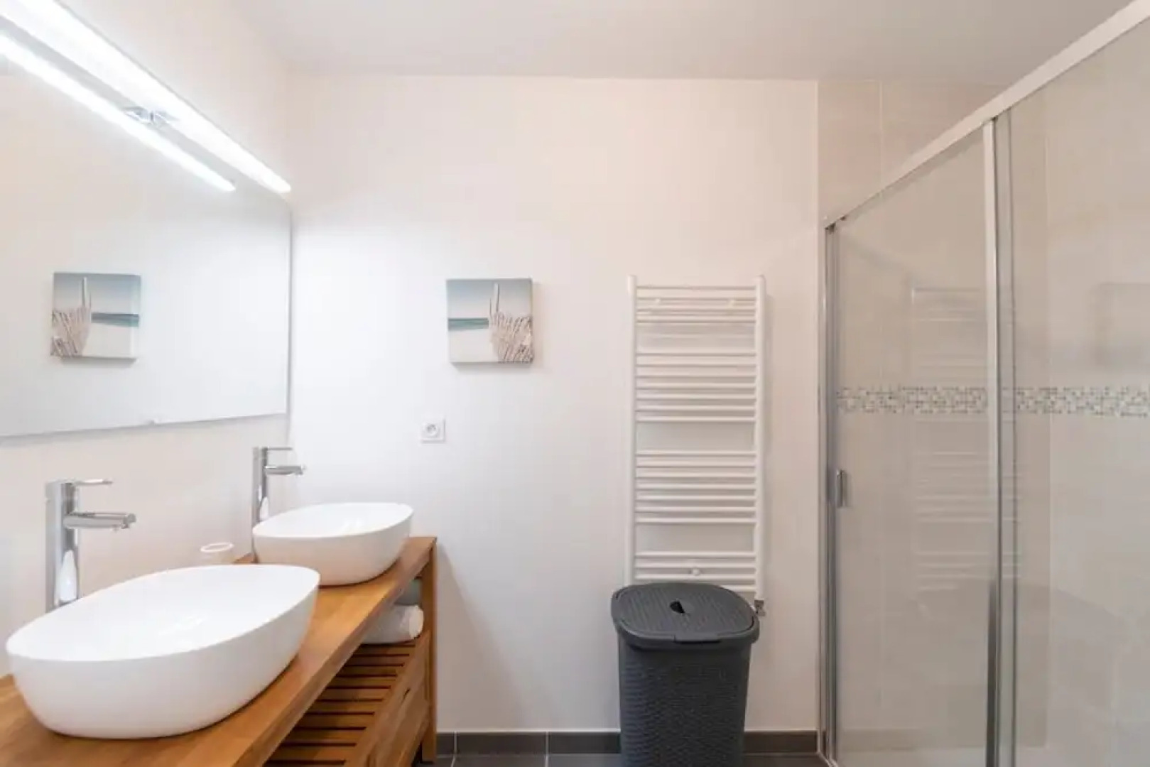 LA Perouse - Apt 2 Chambres,parking, Proche Rennes