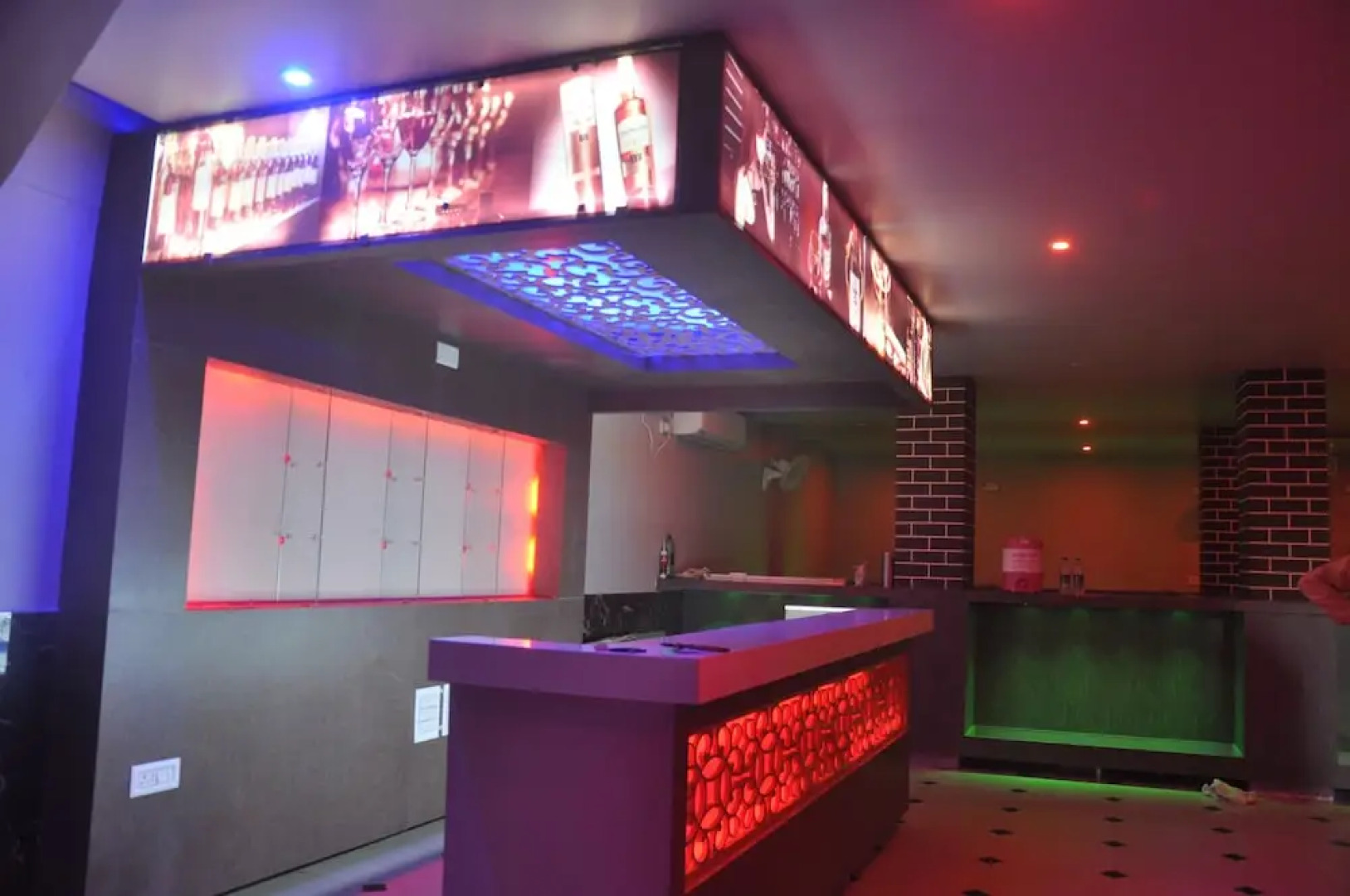 Hotel Raj International