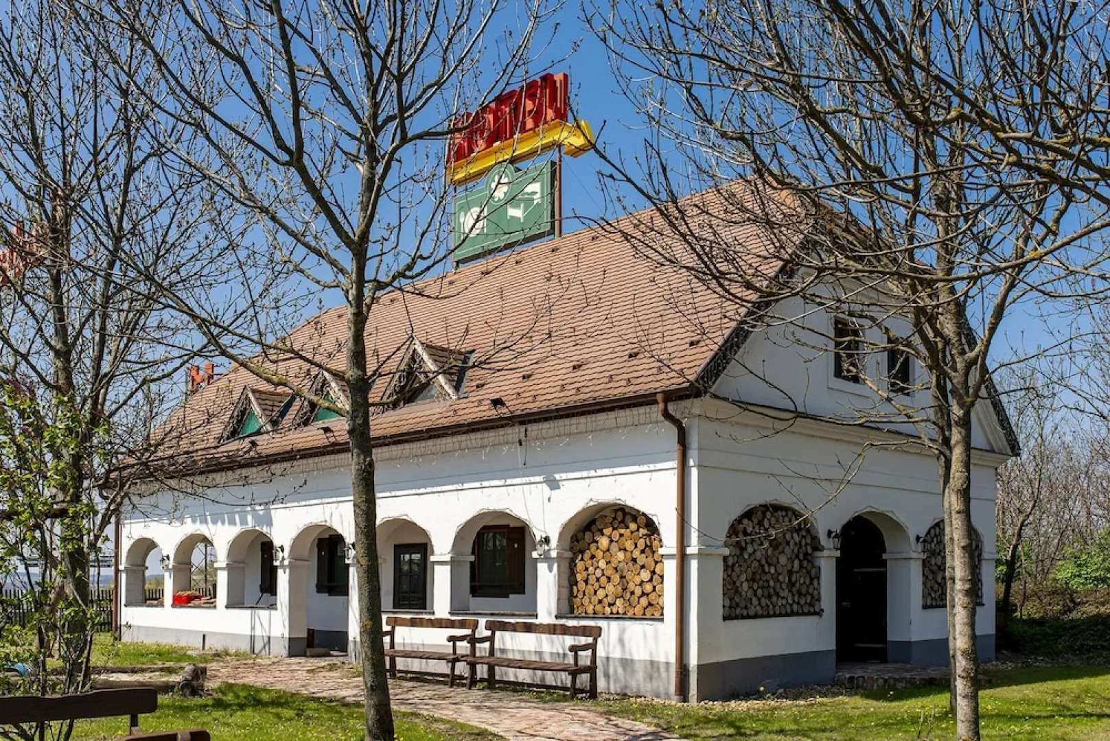 Gastland M1 Hotel & Conference Center