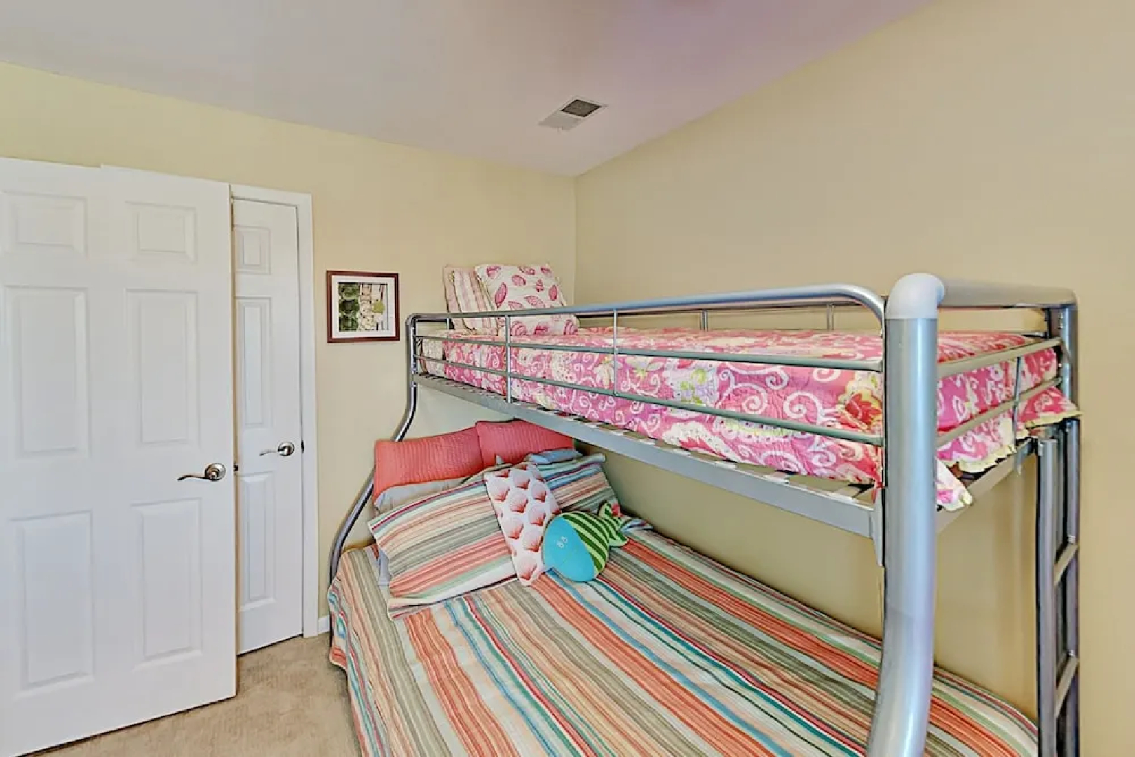 Jinks Creek Corner Unit W/ Pool, 2 Blocks To Beach 3 Bedroom Condo
