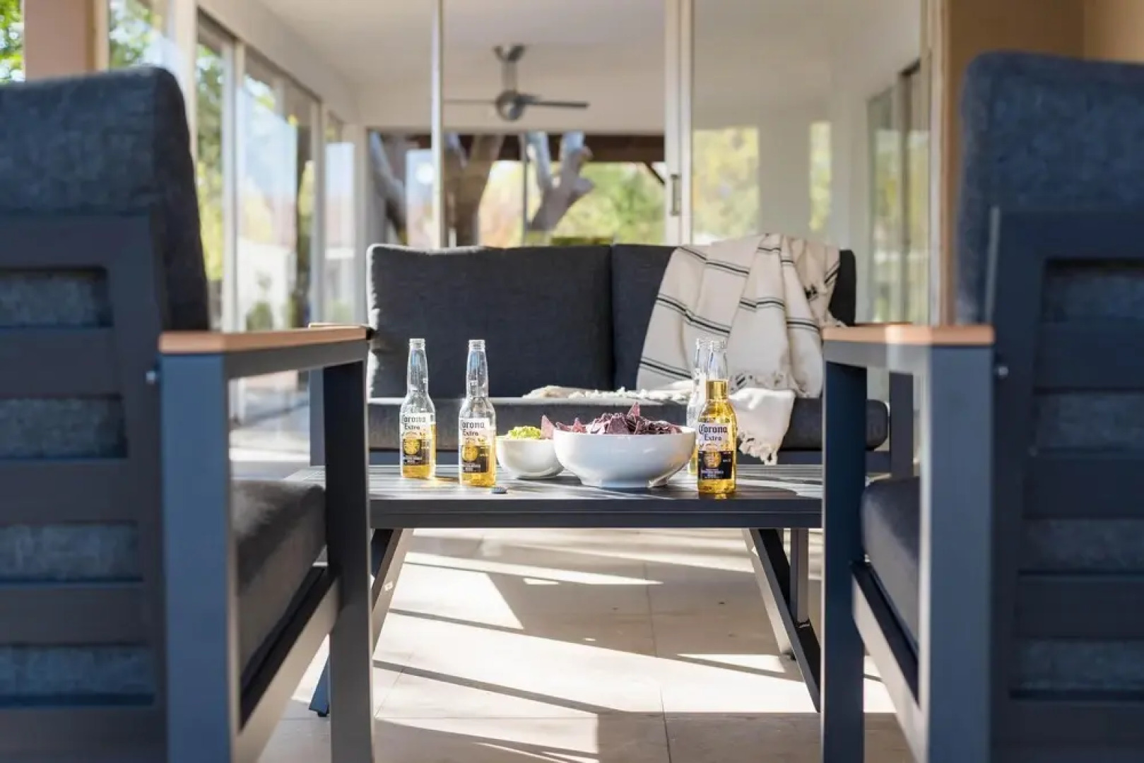 Caspian - Spacious Desert Oasis w Pool, Table Tennis, & Fire Pit