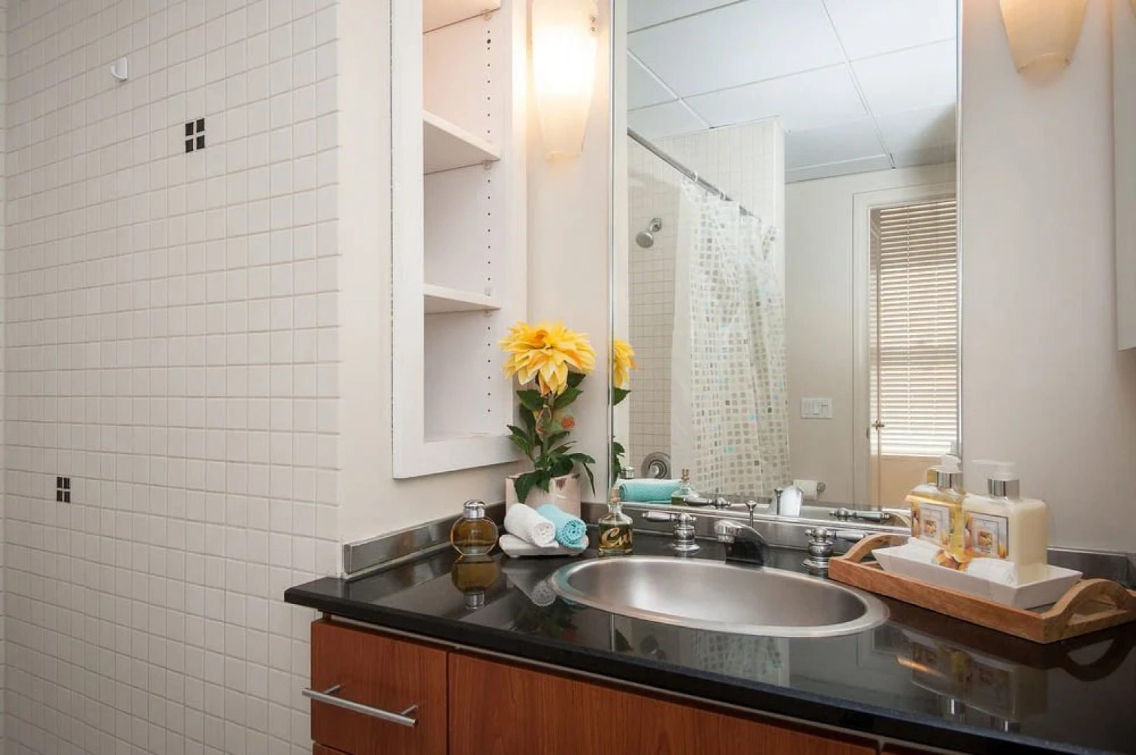 Sunshine Suites At 417