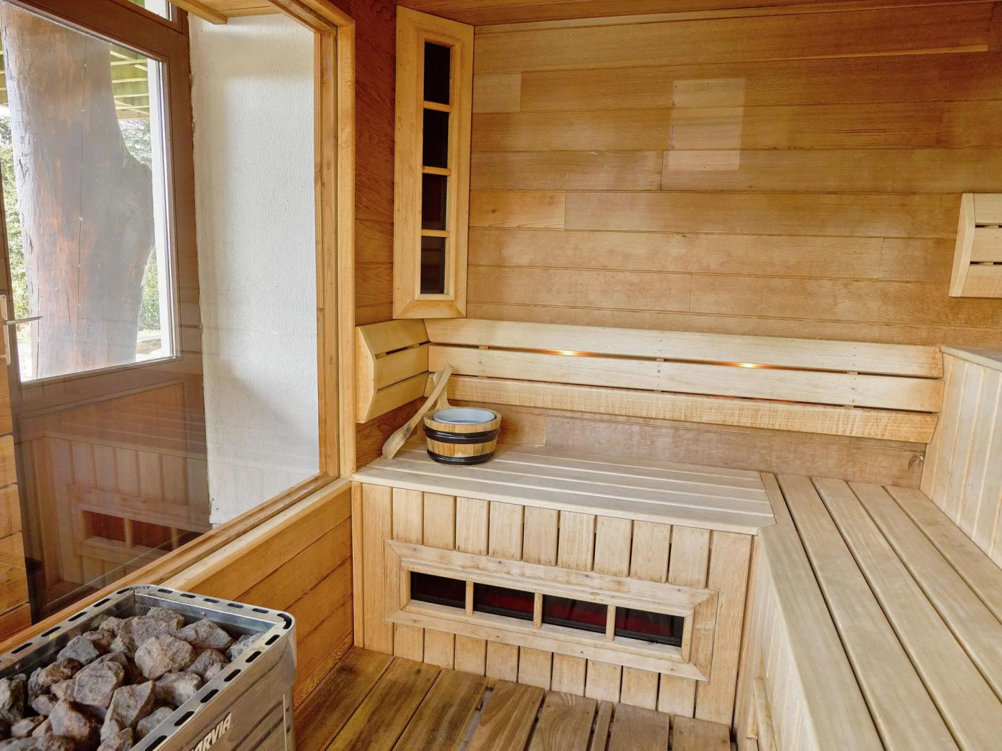 Luxurious Holiday Home in Stoumont With Pool & Bar