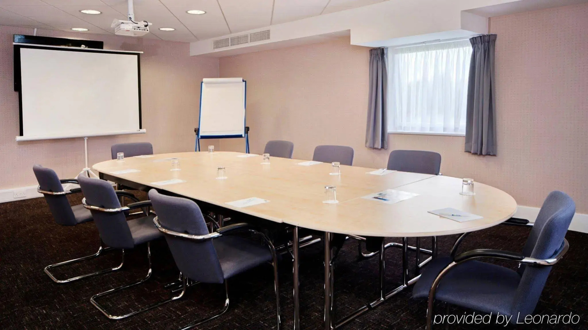 Holiday Inn Express London-Epsom Downs by IHG