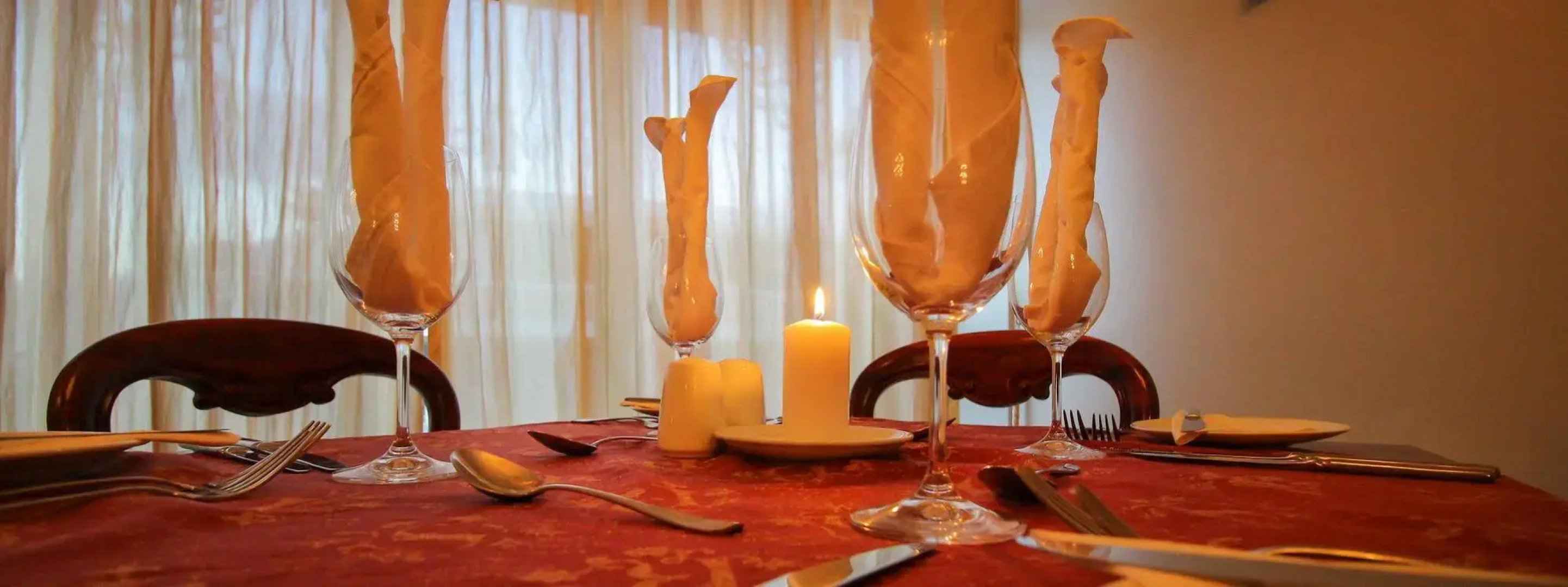 The Victorian 1906 Hotel