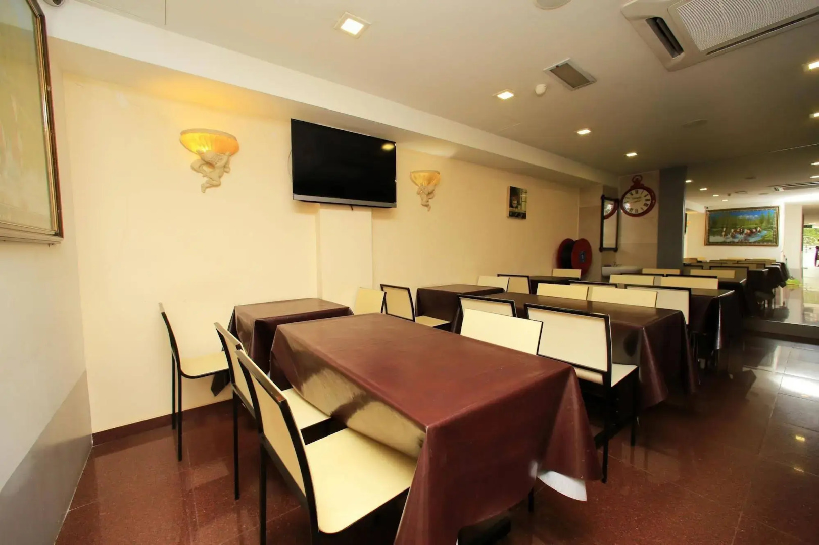 OYO 124 Hotel Seniman Sentul (Sanitized Stay)