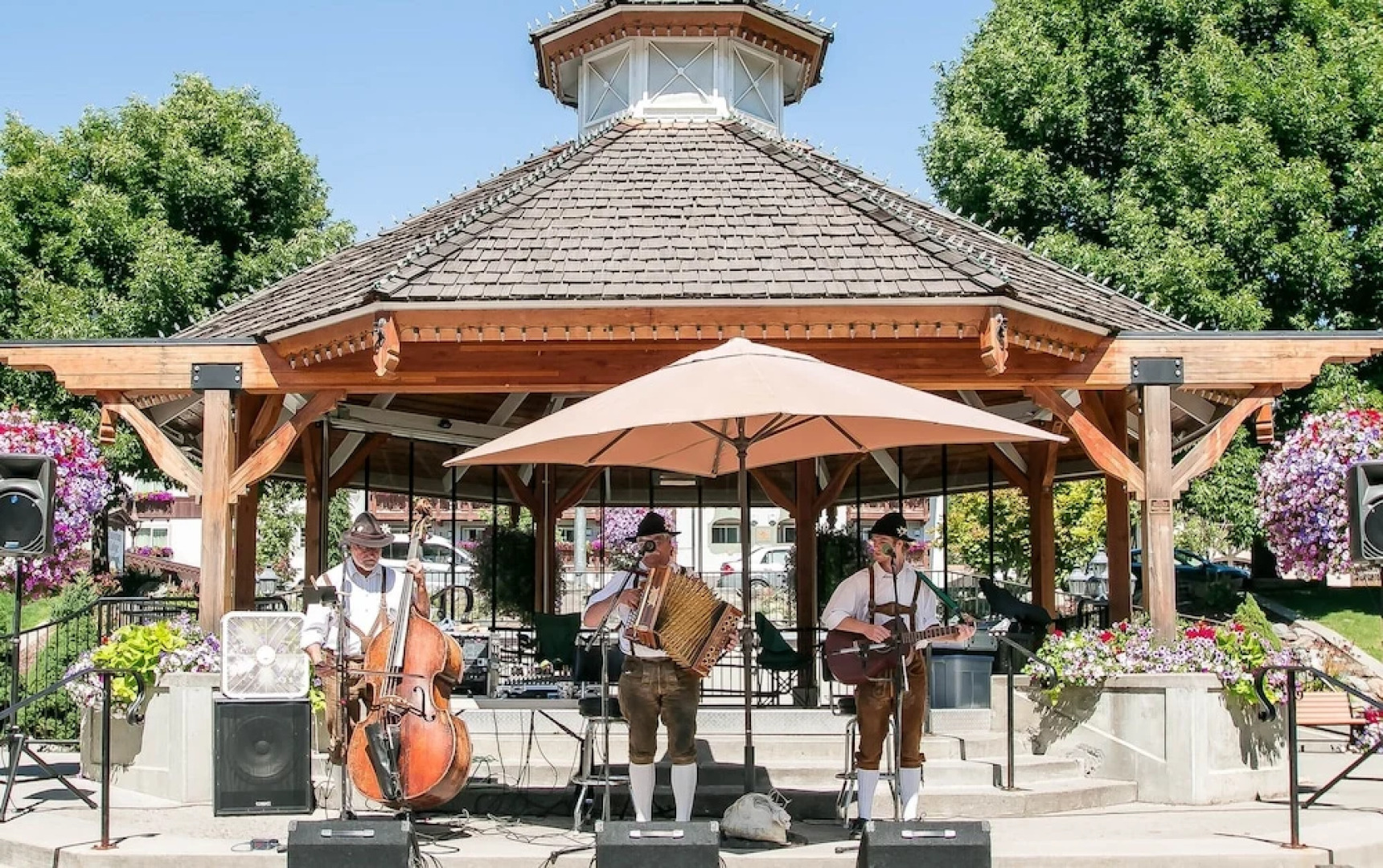 Whispering Winds Apartment 3 NW Comfy Cabins