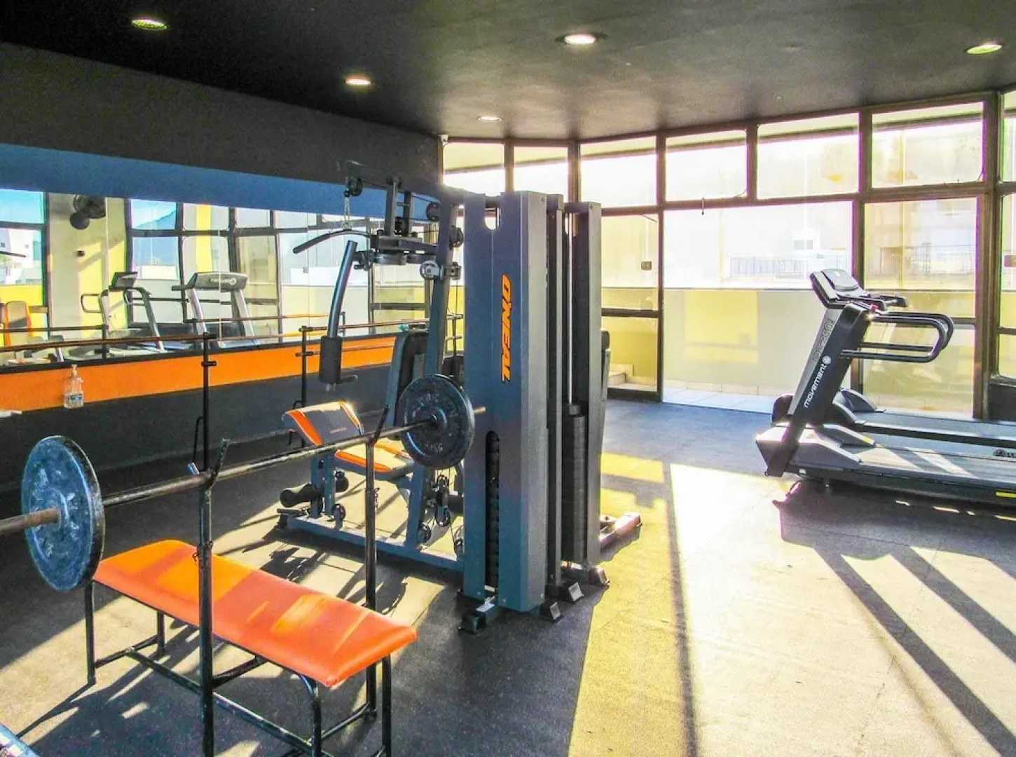 Apto a 200 m da Praia das Pitangueiras-guaruj SP