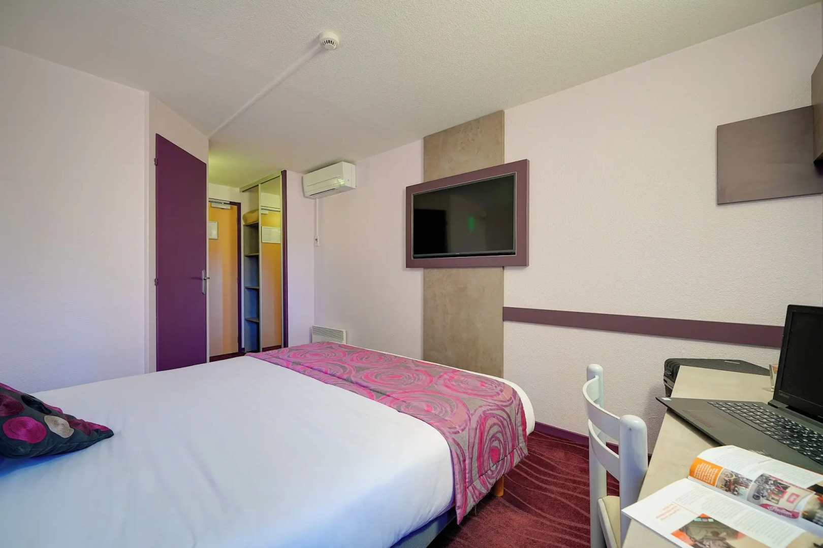 Brit Hotel Les Evens