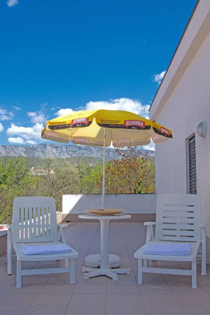 Three-Bedroom Apartment Jadranovo with an Outdoor Swimming Pool 08