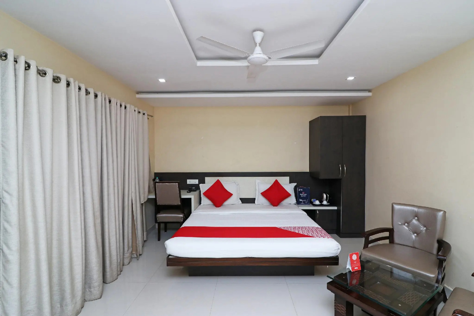 OYO 4906 Hotel Lotus