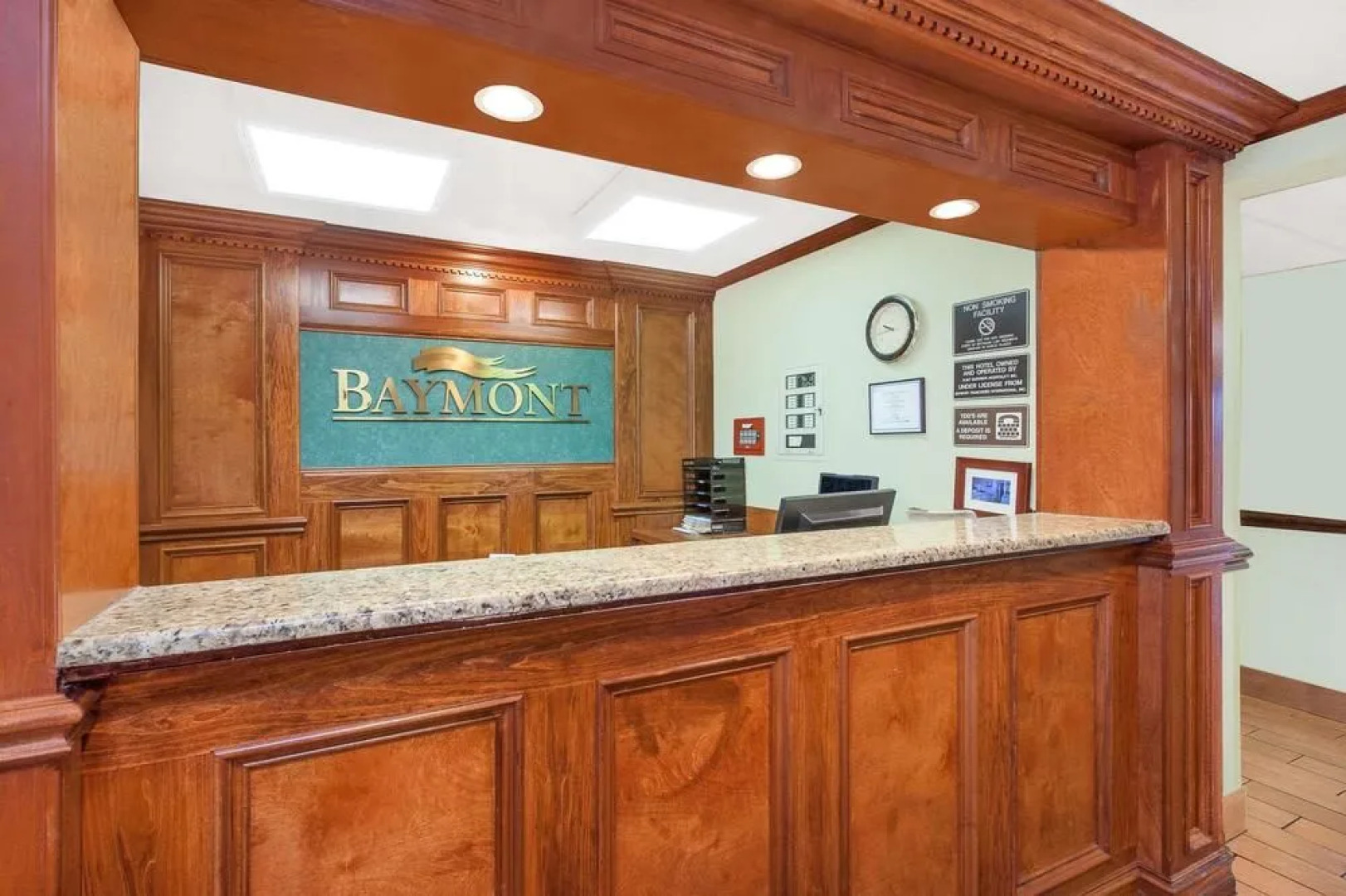 Baymont Inn & Suites Flint