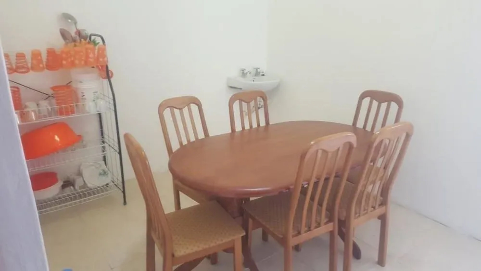 Uroa White House Inn