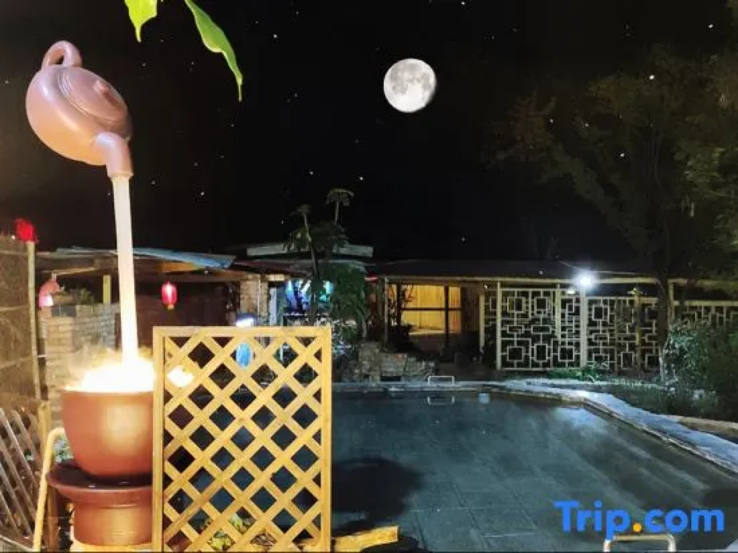 Yingyuetan Hotspring Hotel