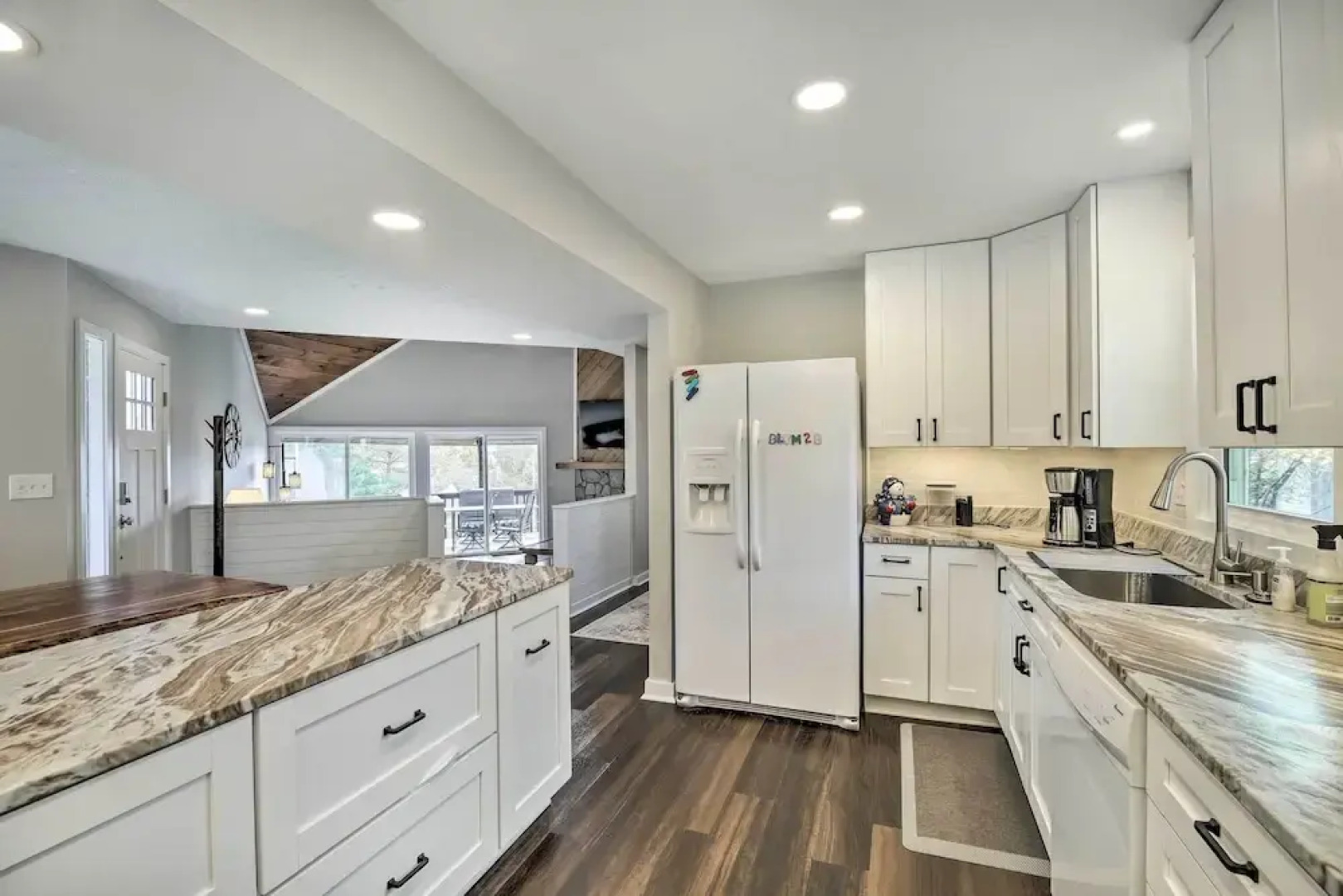 Updated Kingsport Home w/ Deck + Mtn Views!