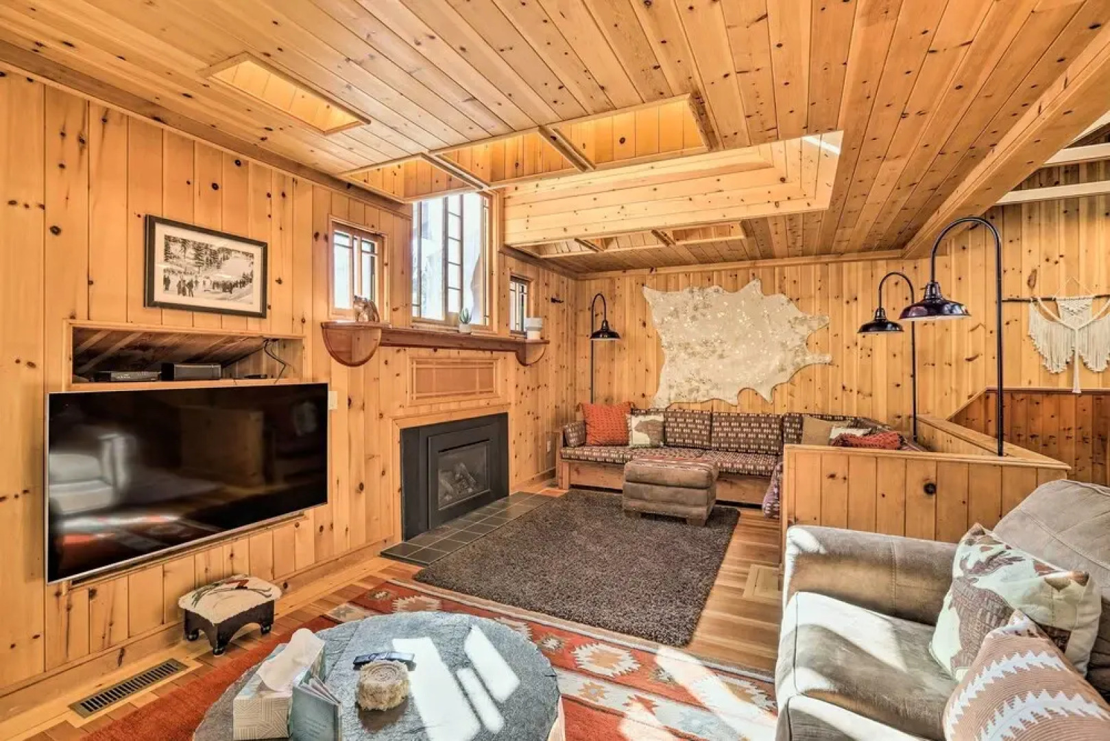 < 1 Mi to Heavenly Lifts: Tahoe Area Townhome!