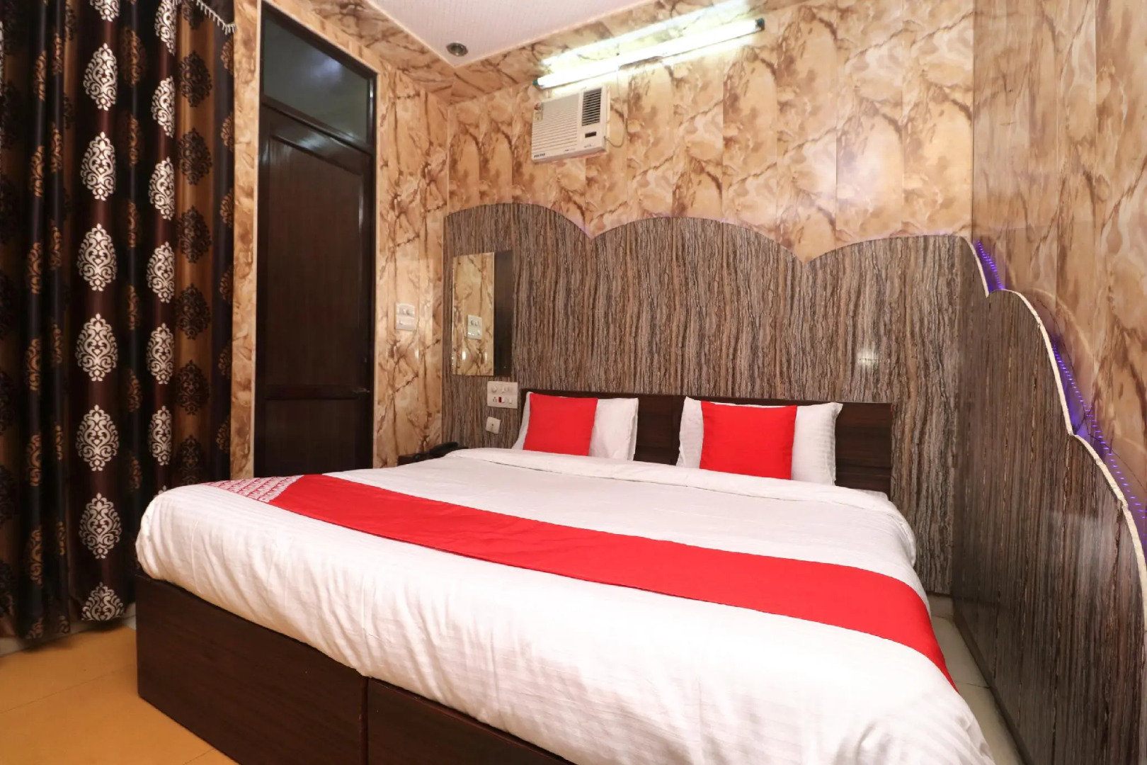 OYO 28162 Hotel Dr Plaza