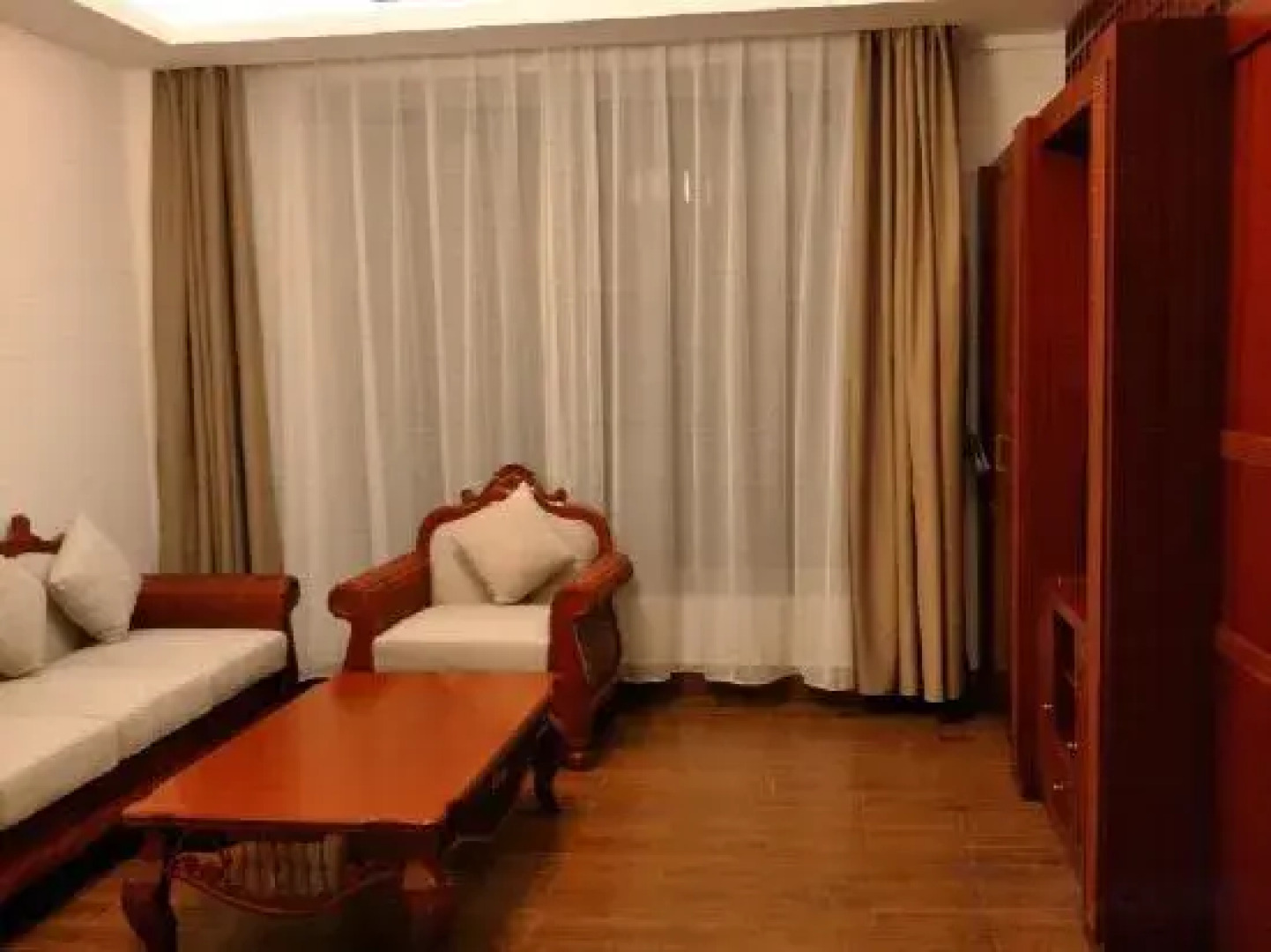 Dong Fang Ying Bin Hotel