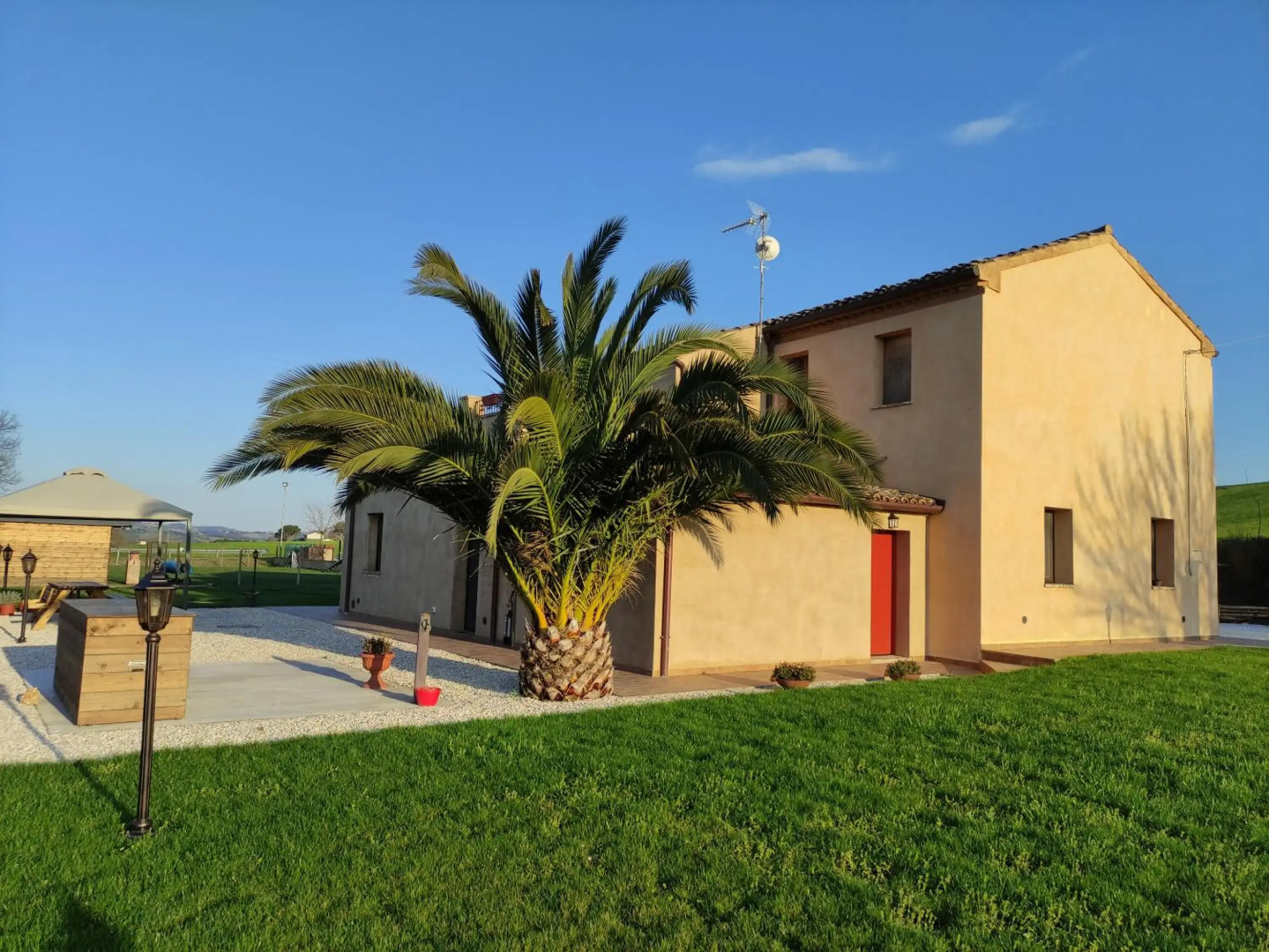 Casa Montefiore 13 LT nella tranquilla campagna Marchigiana