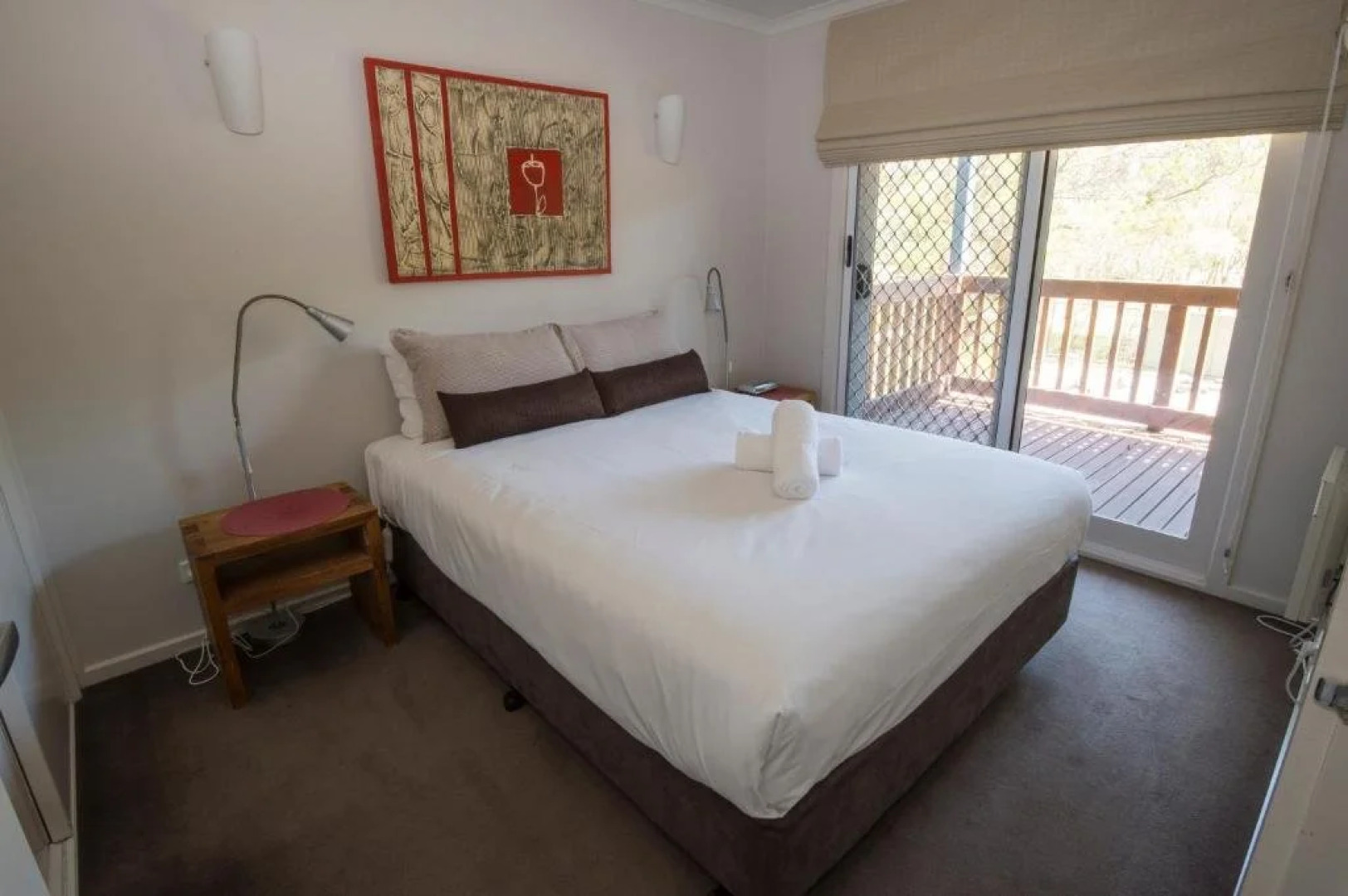 The Lakes Beachfront Holiday Retreat