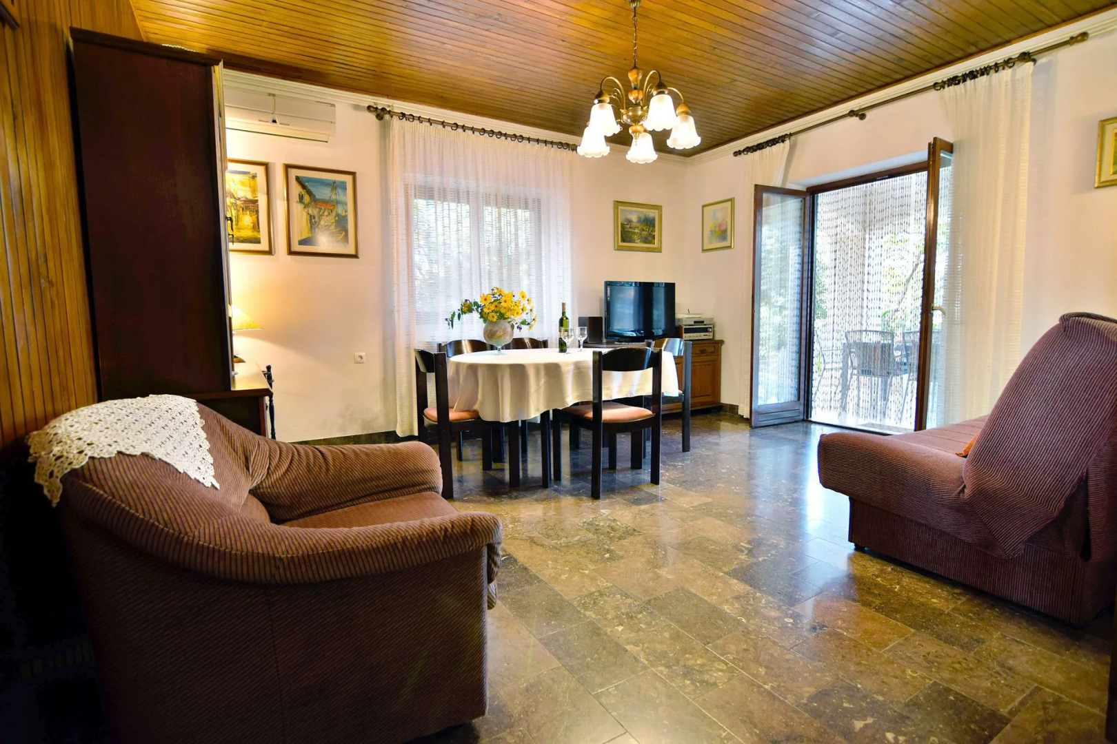 Holiday house Zlatna - with beautiful garden: Selca, Island Brac