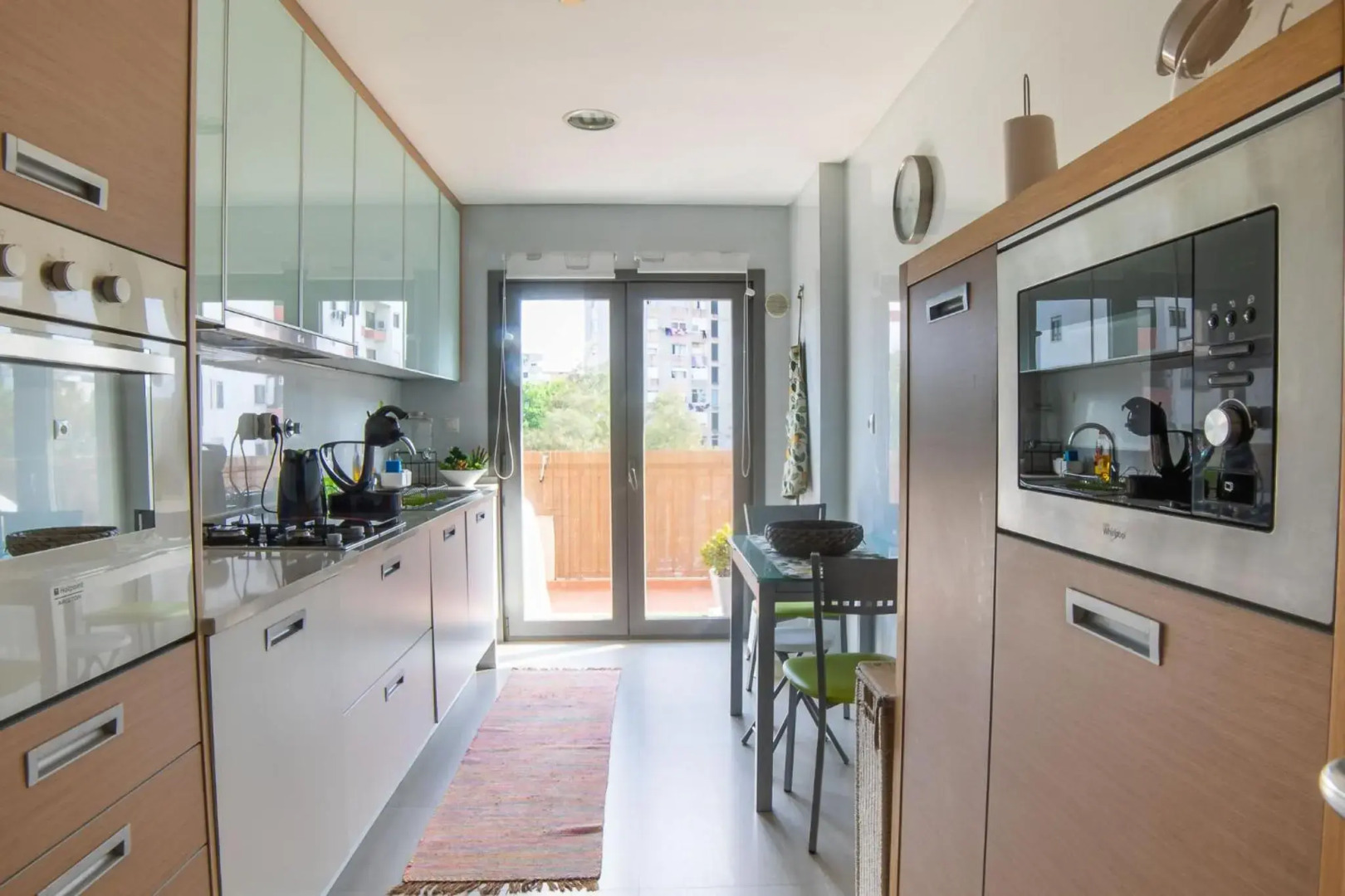 Lovely apartment near airport and Nations Park, with garage