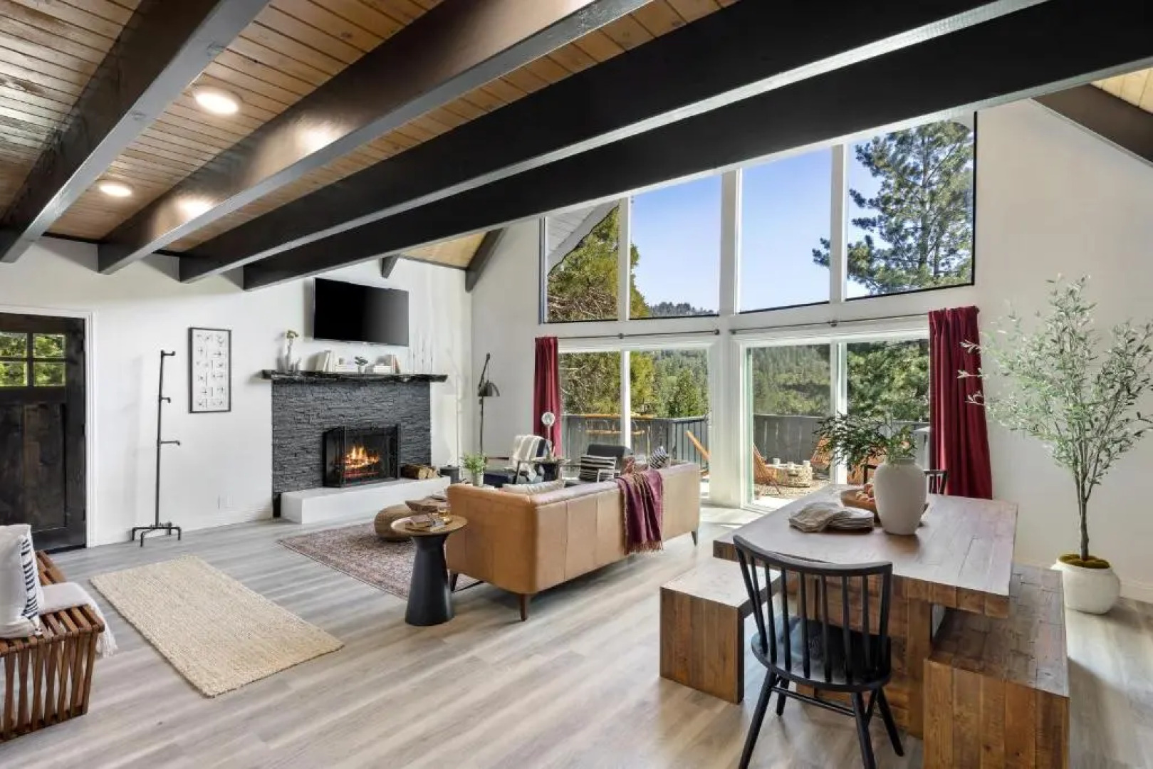 The Matterhorn Manor by Avantstay Harry Potter Inspired A-frame Home w/ Hot Tub & Views