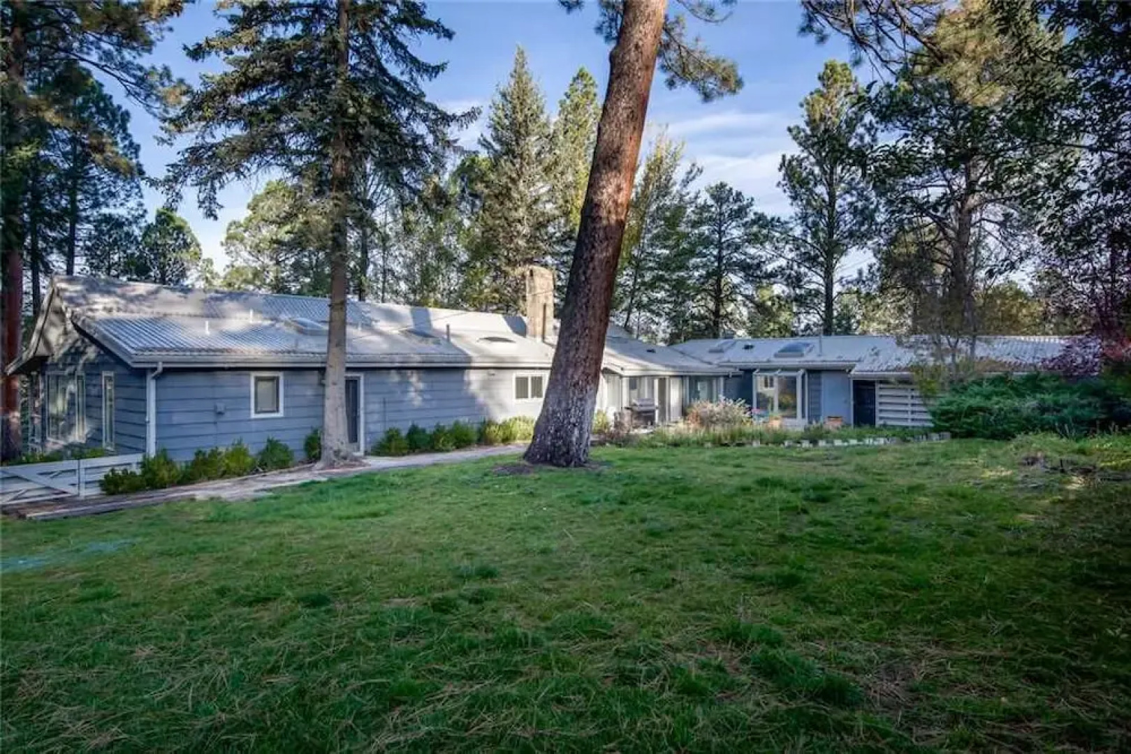 Hill Top Mountain View - Four Bedroom Cabin with Hot Tub