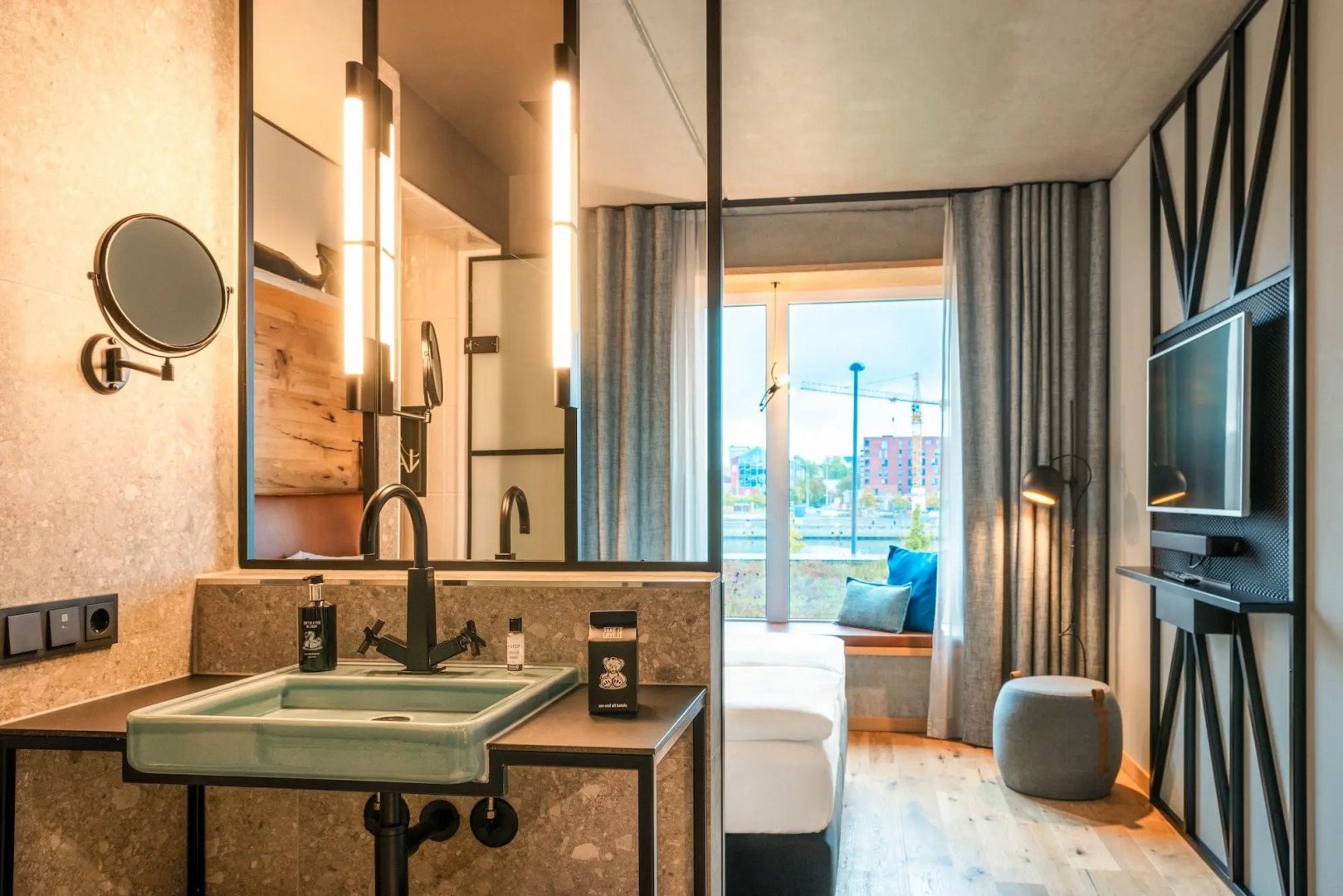 Me and All Hotel Kiel, by Hyatt