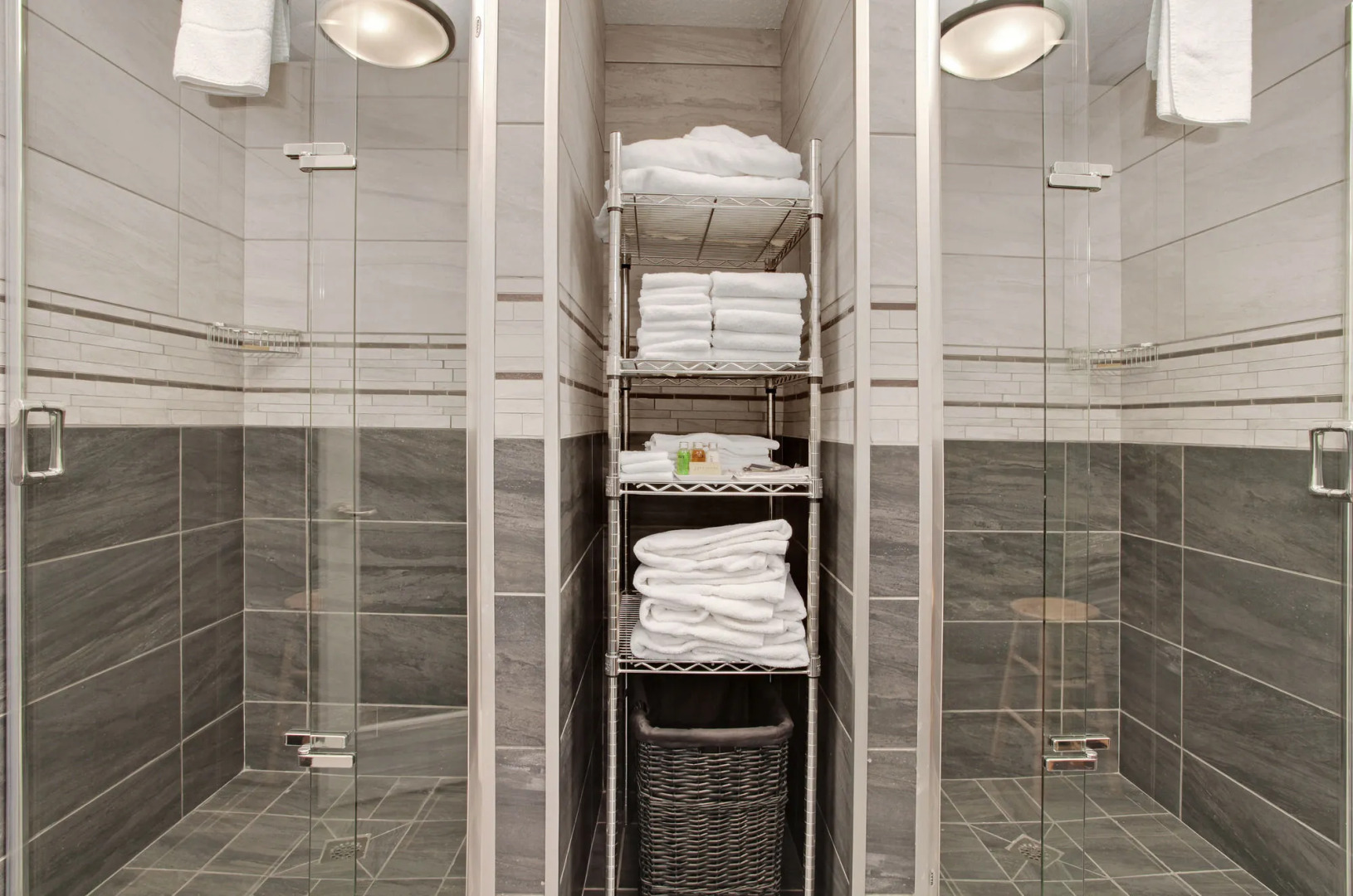 Guest House Inn & Suites