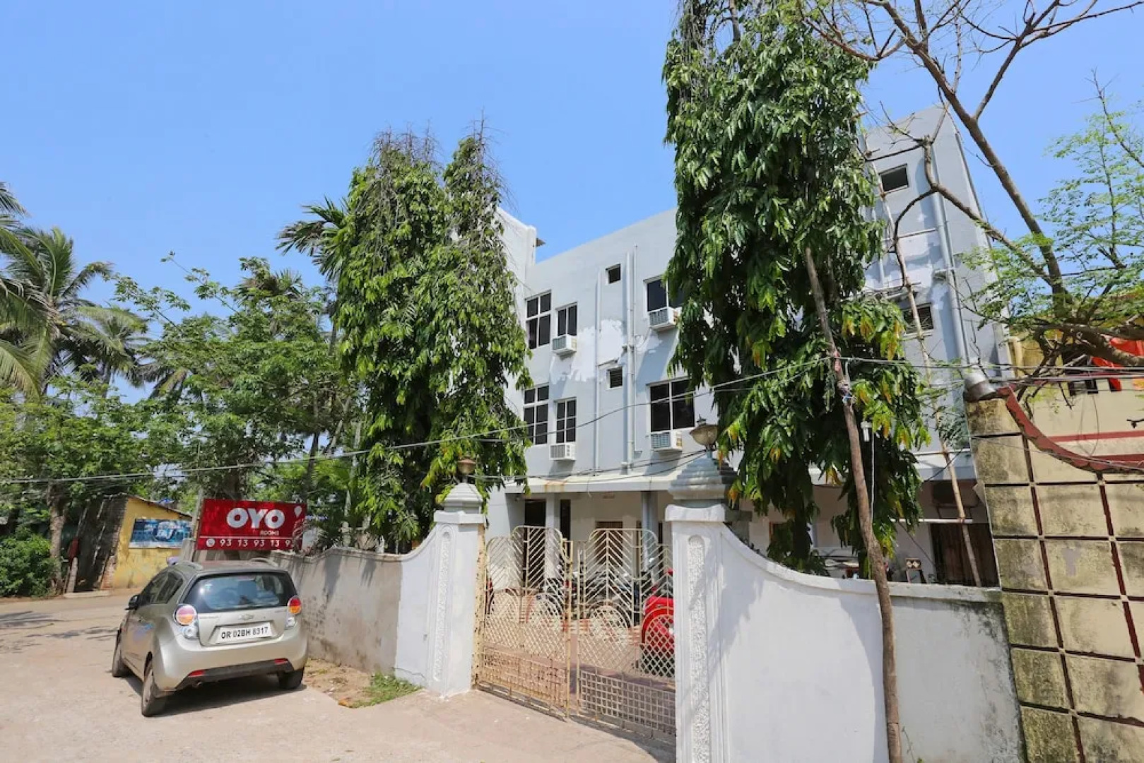 OYO 3066 D2 Holiday Inn