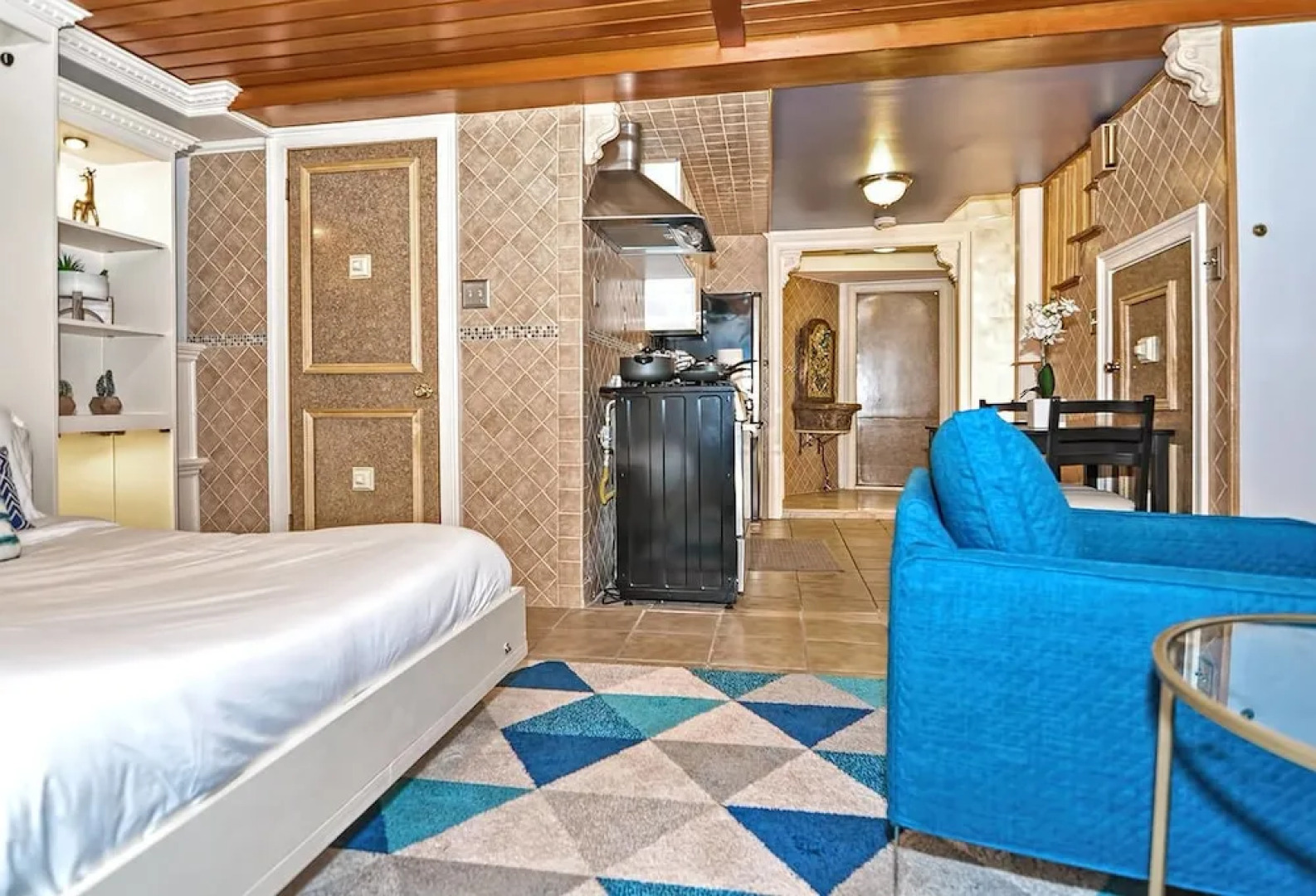 Spacious Studio in Boston's North End/little Italy