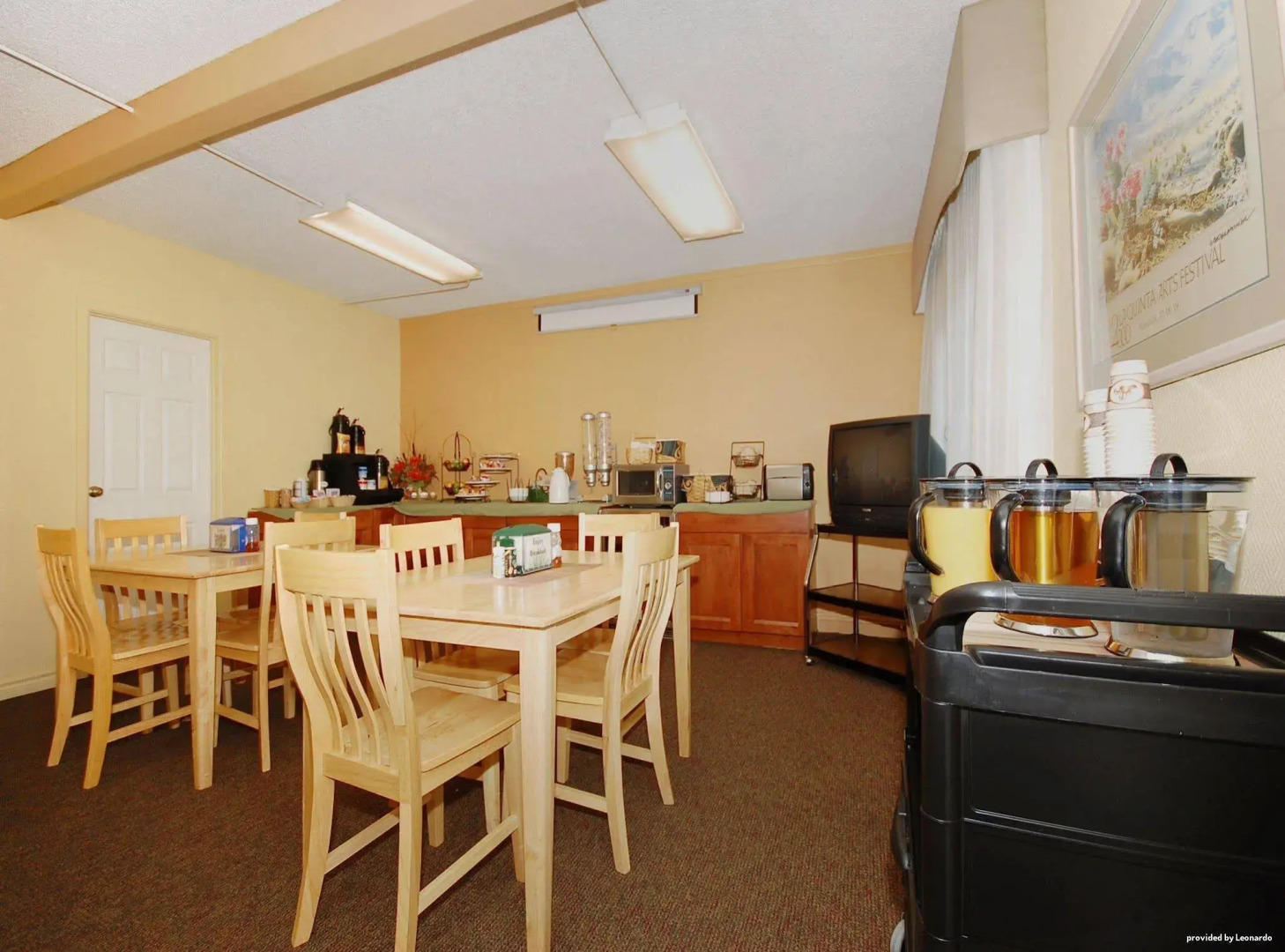 Studio 6 Corona, CA - West