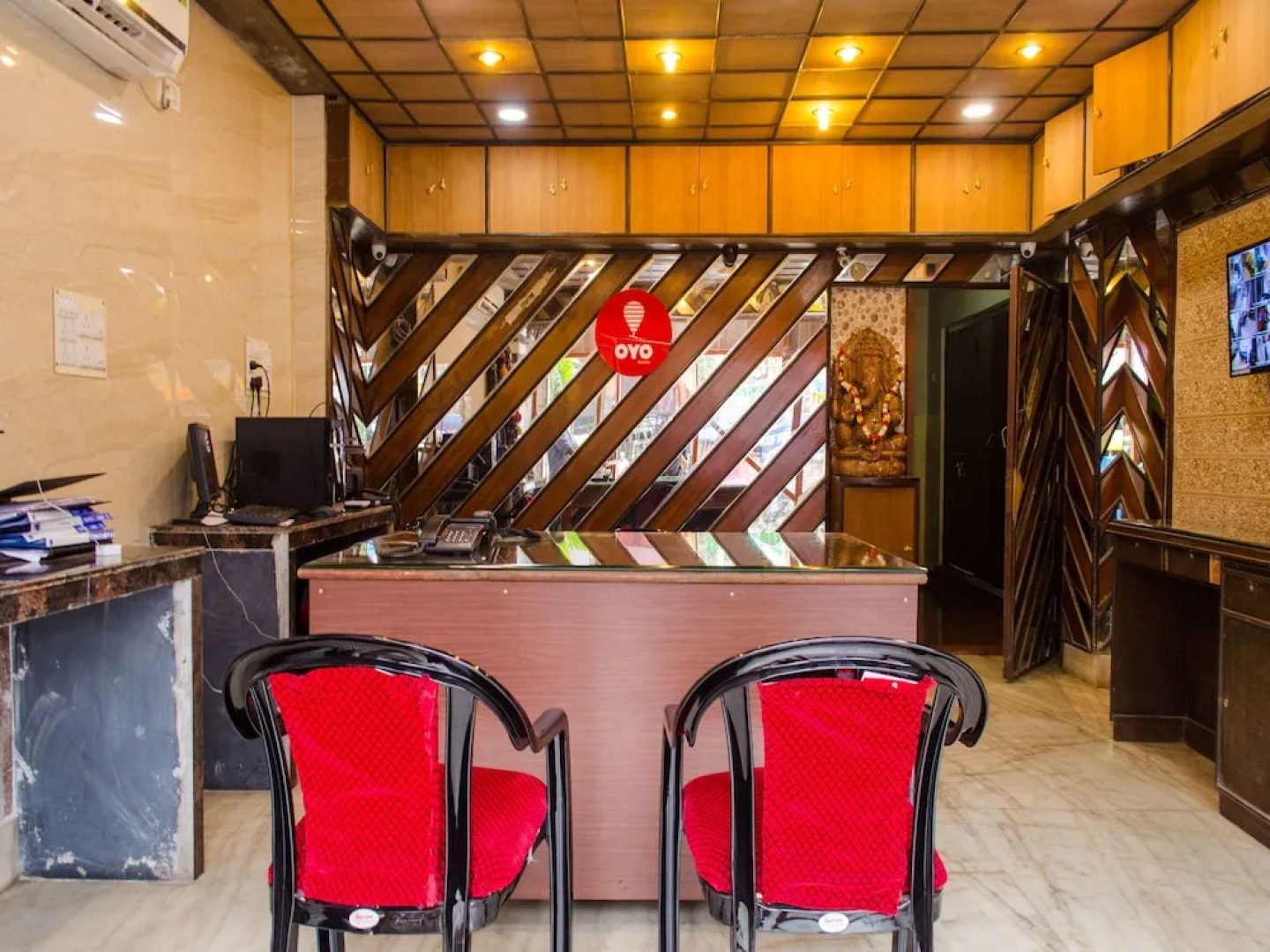 OYO 4144 The Banquet