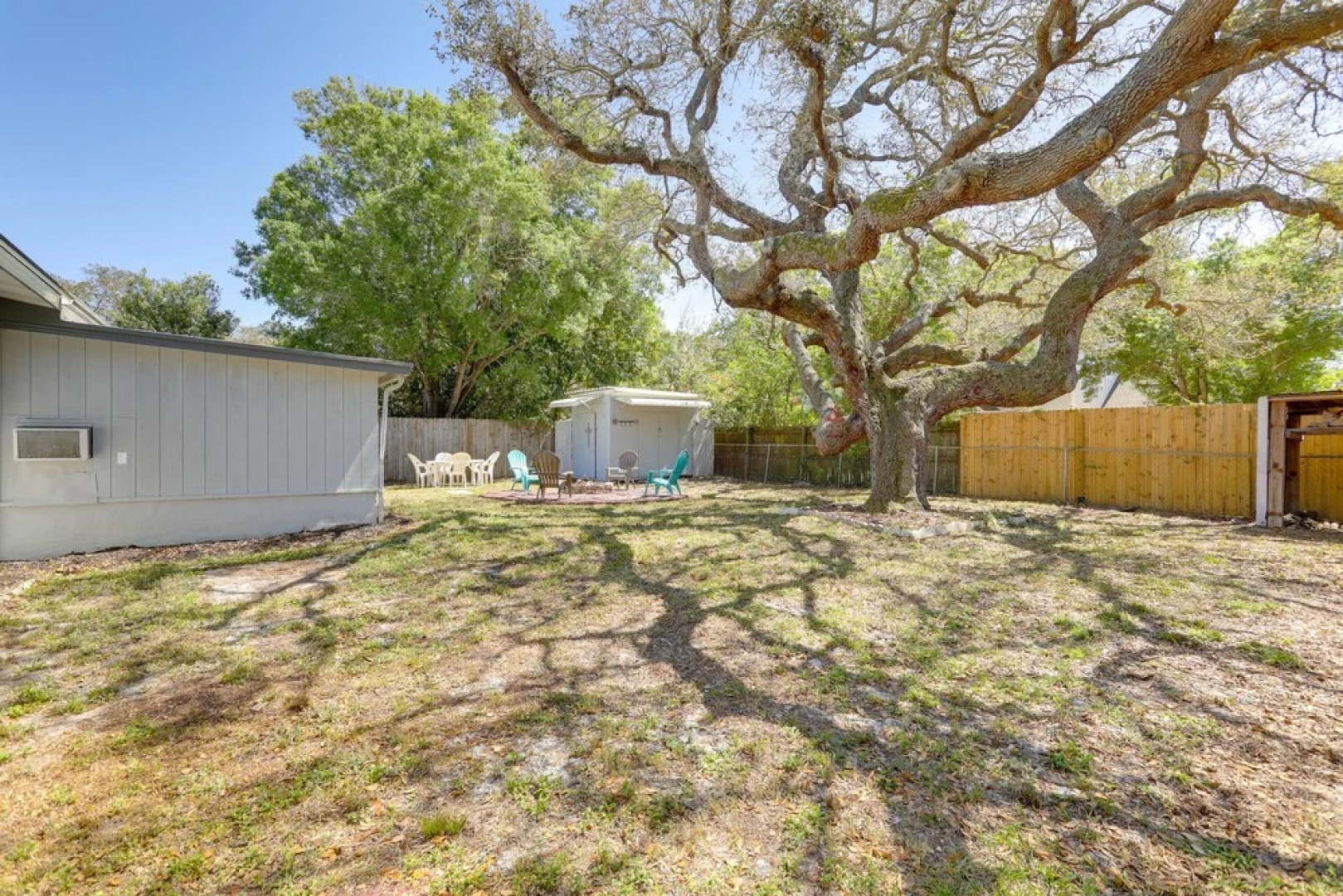 Pet-friendly Largo Escape w/ Fire Pit!