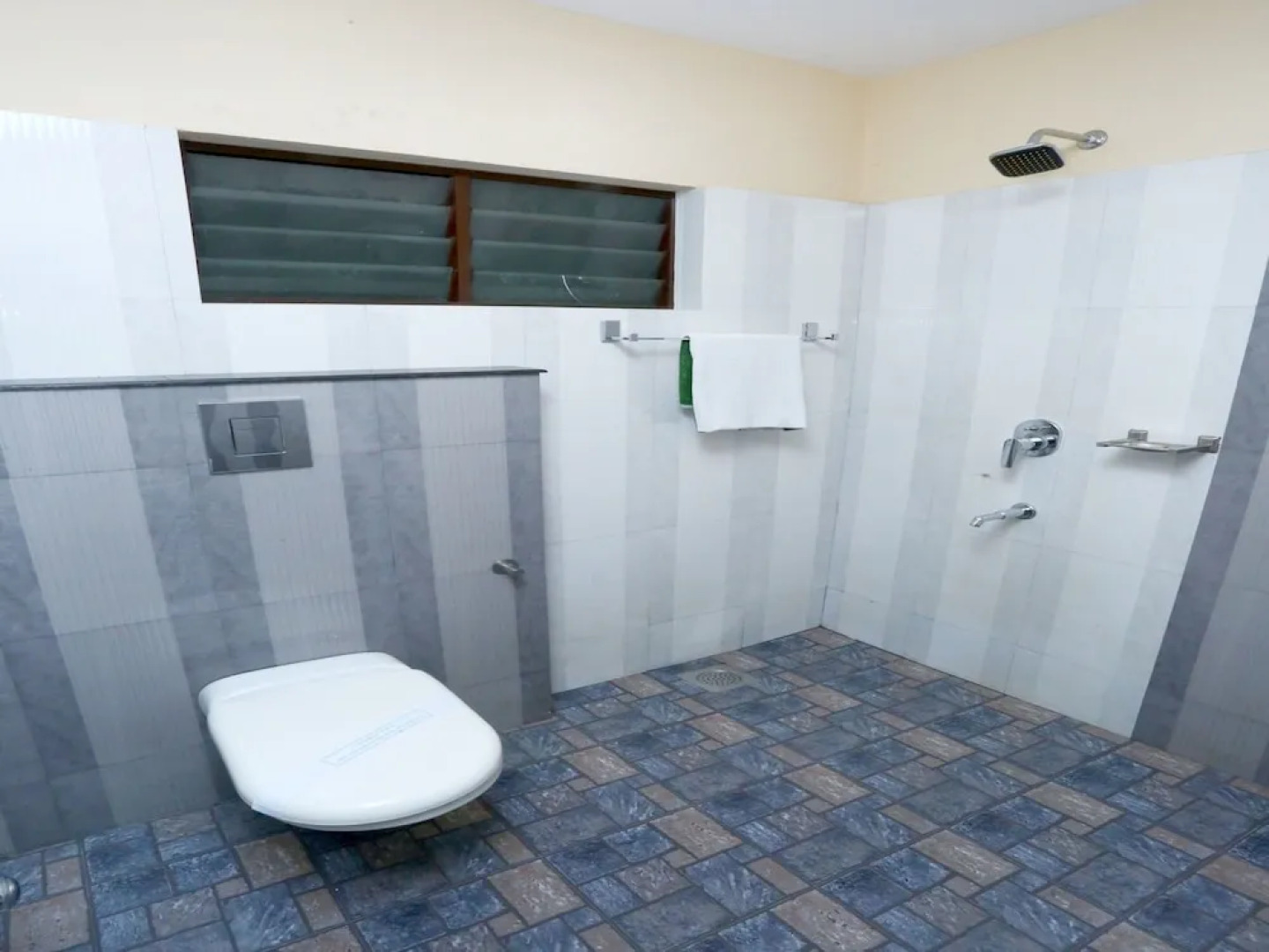 OYO 5075 Khaleej Residency