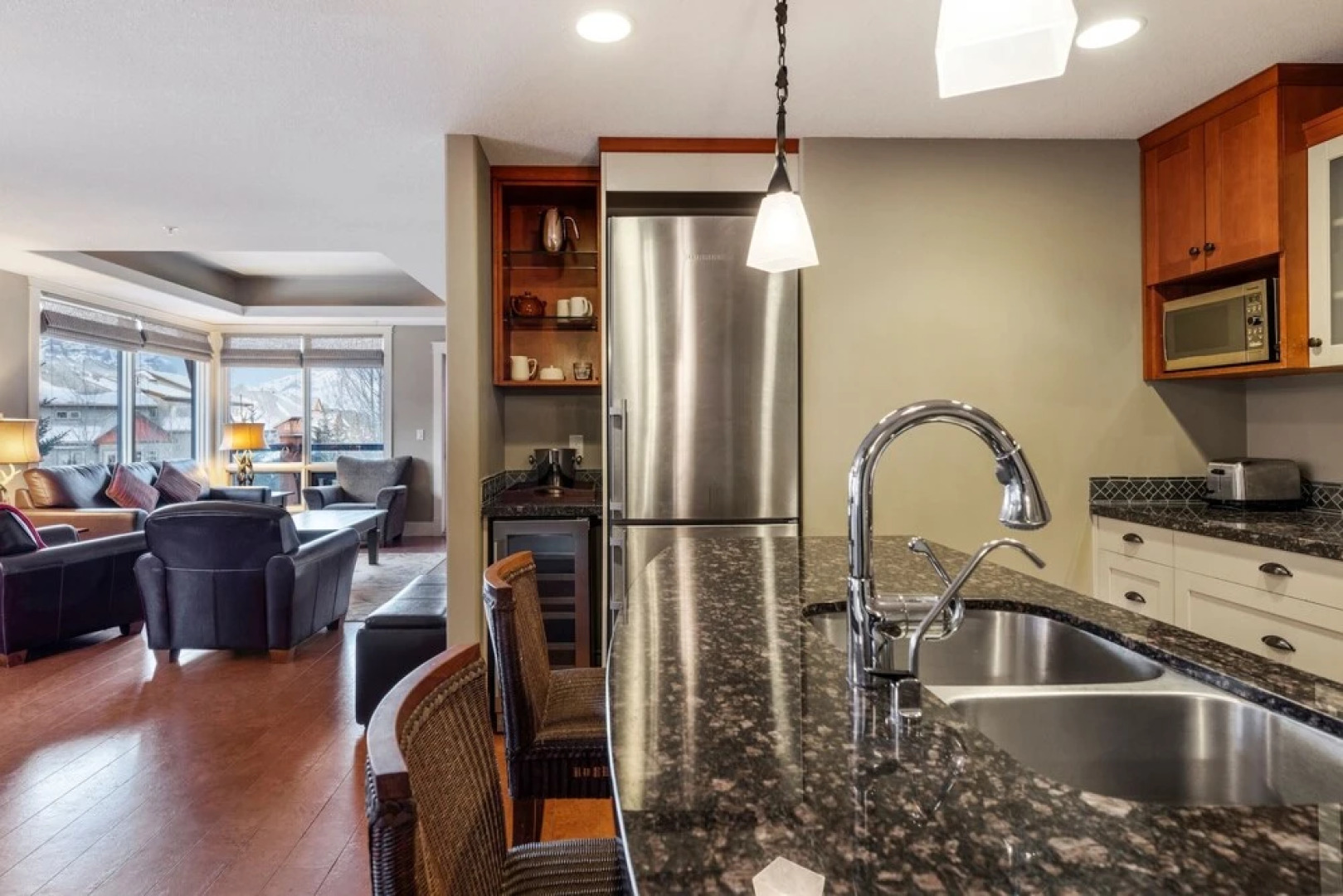 Exquisite 2BR/2BTH Luxury Condo with Mountain View