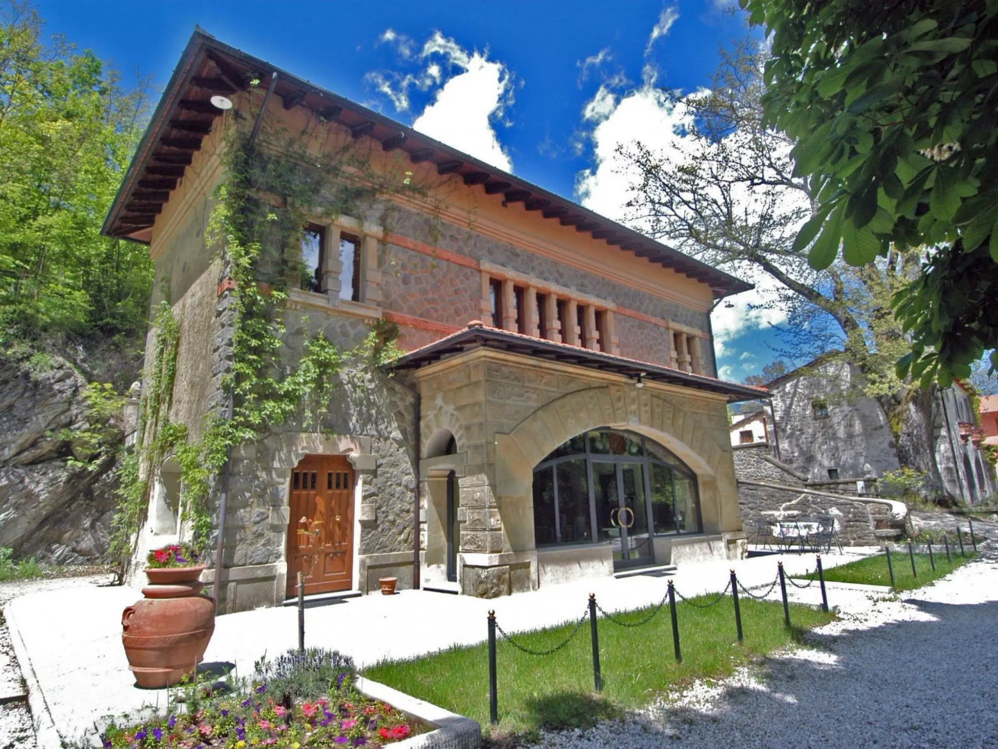 Exclusive Villa in the Countryside of Pistoia with Private Pool & Hot Tub
