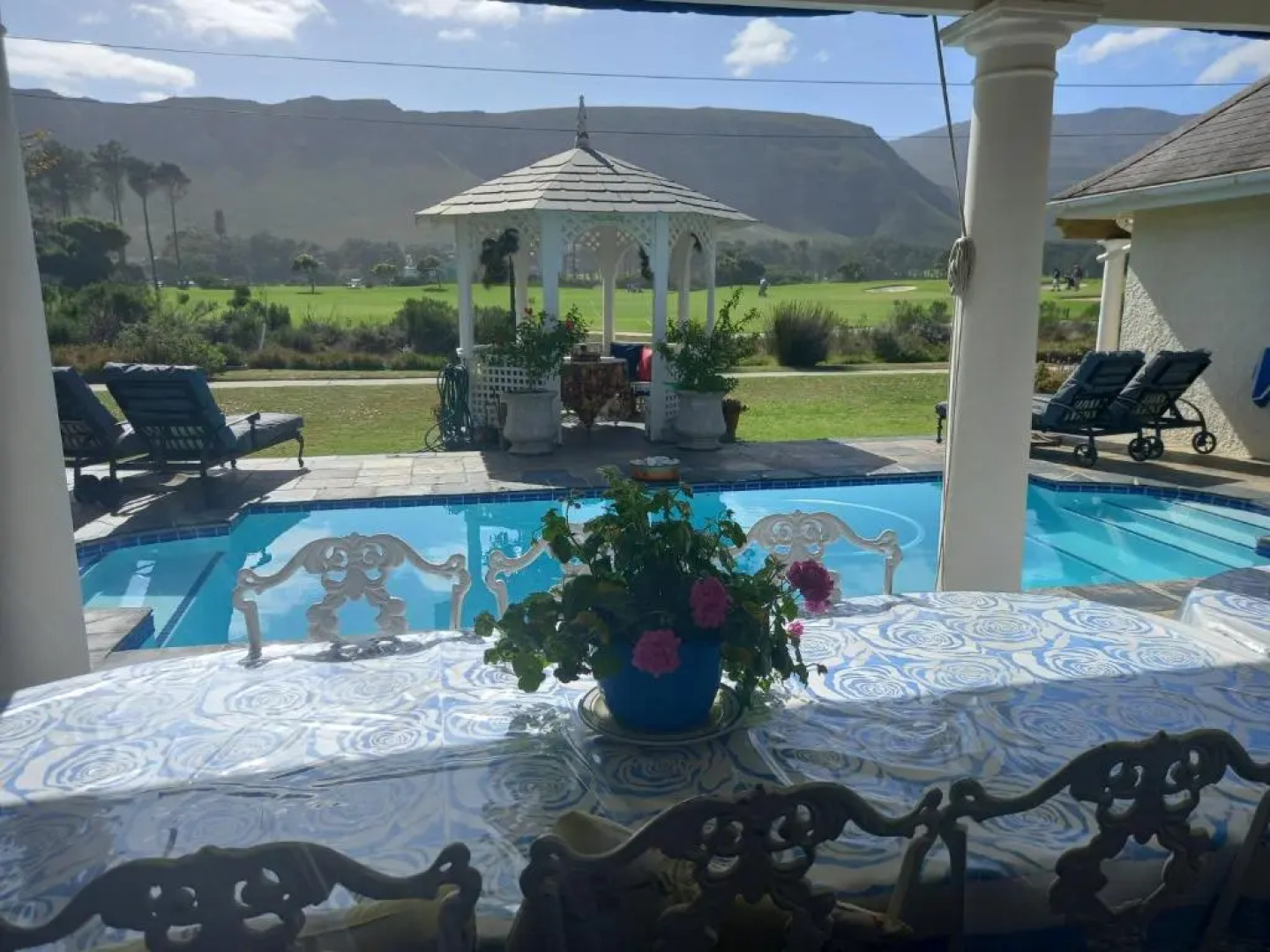 Mulligans Golf Lodge