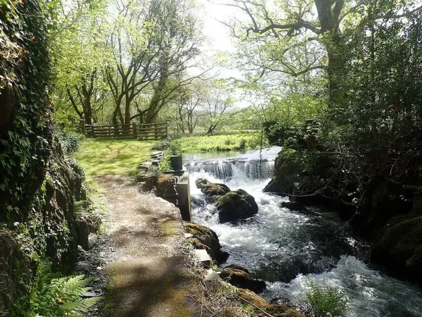 Tranquil Lodge Retreat in Penegoes