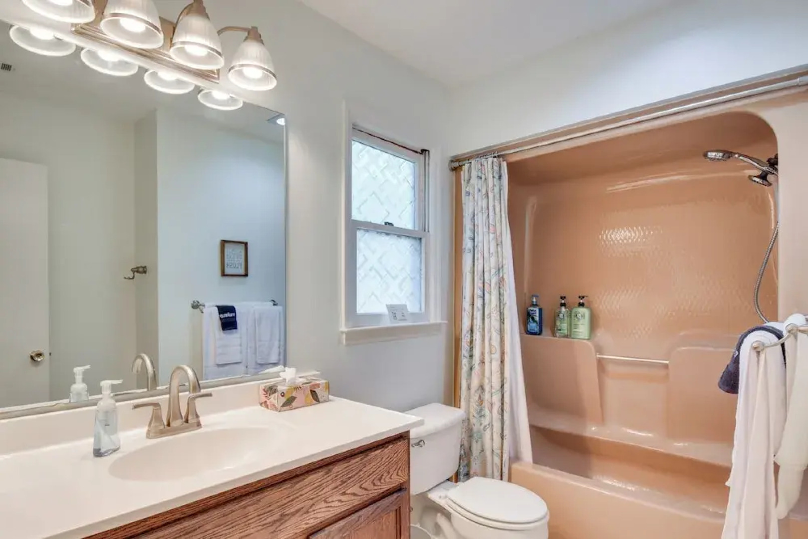 Seneca Escape w/ Screened Patio: Near Lakes!